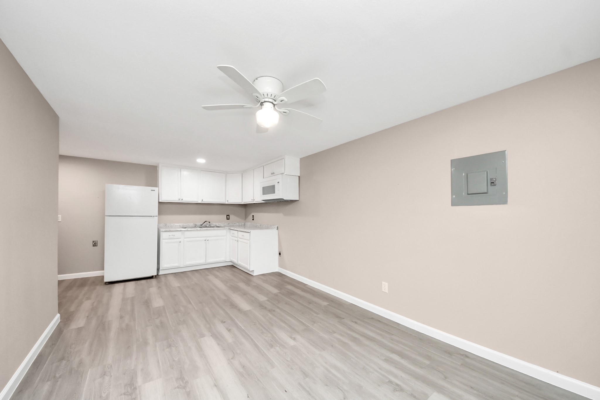 17111 River Road B Property Photo 3