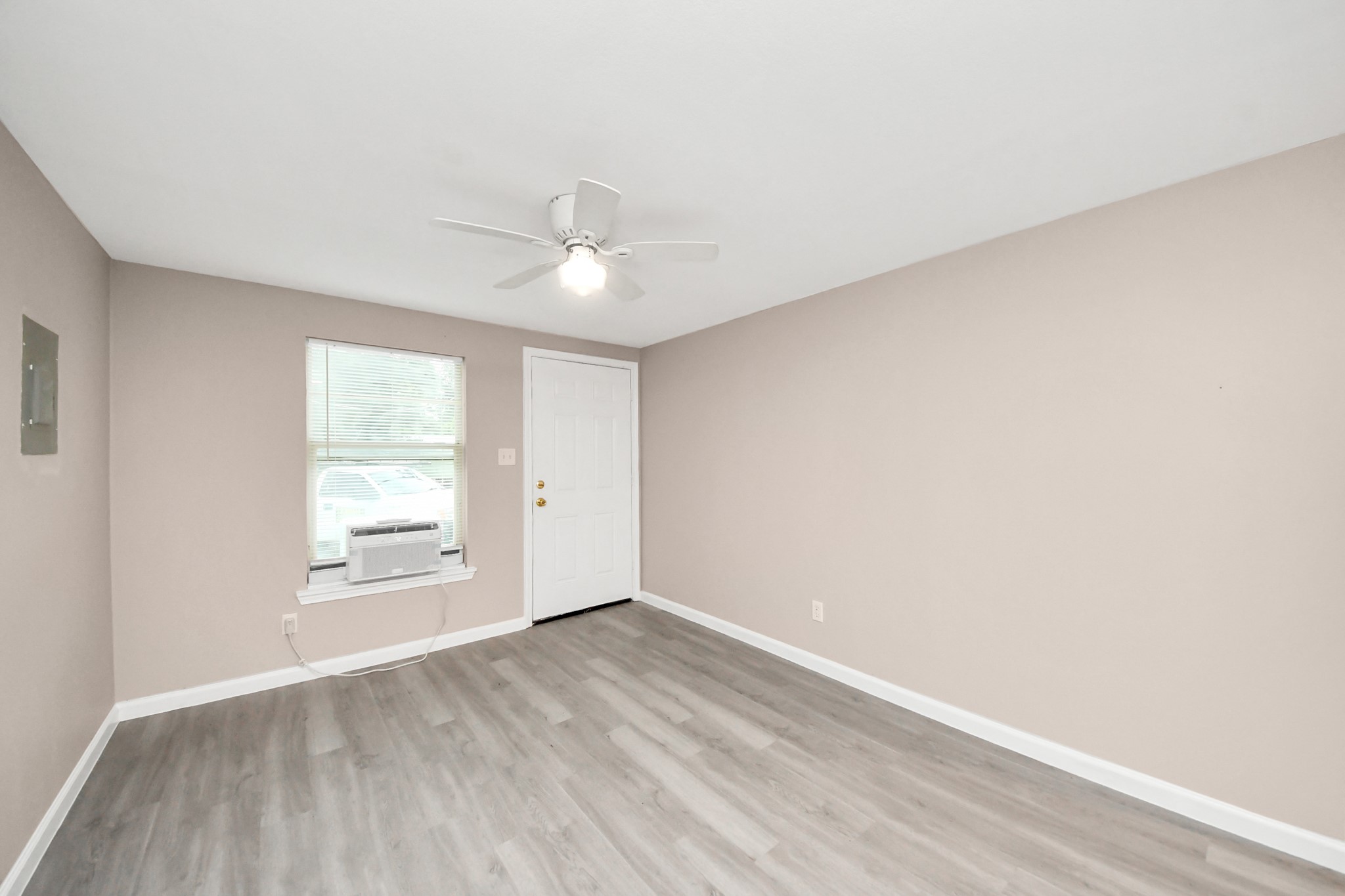 17111 River Road B Property Photo 4