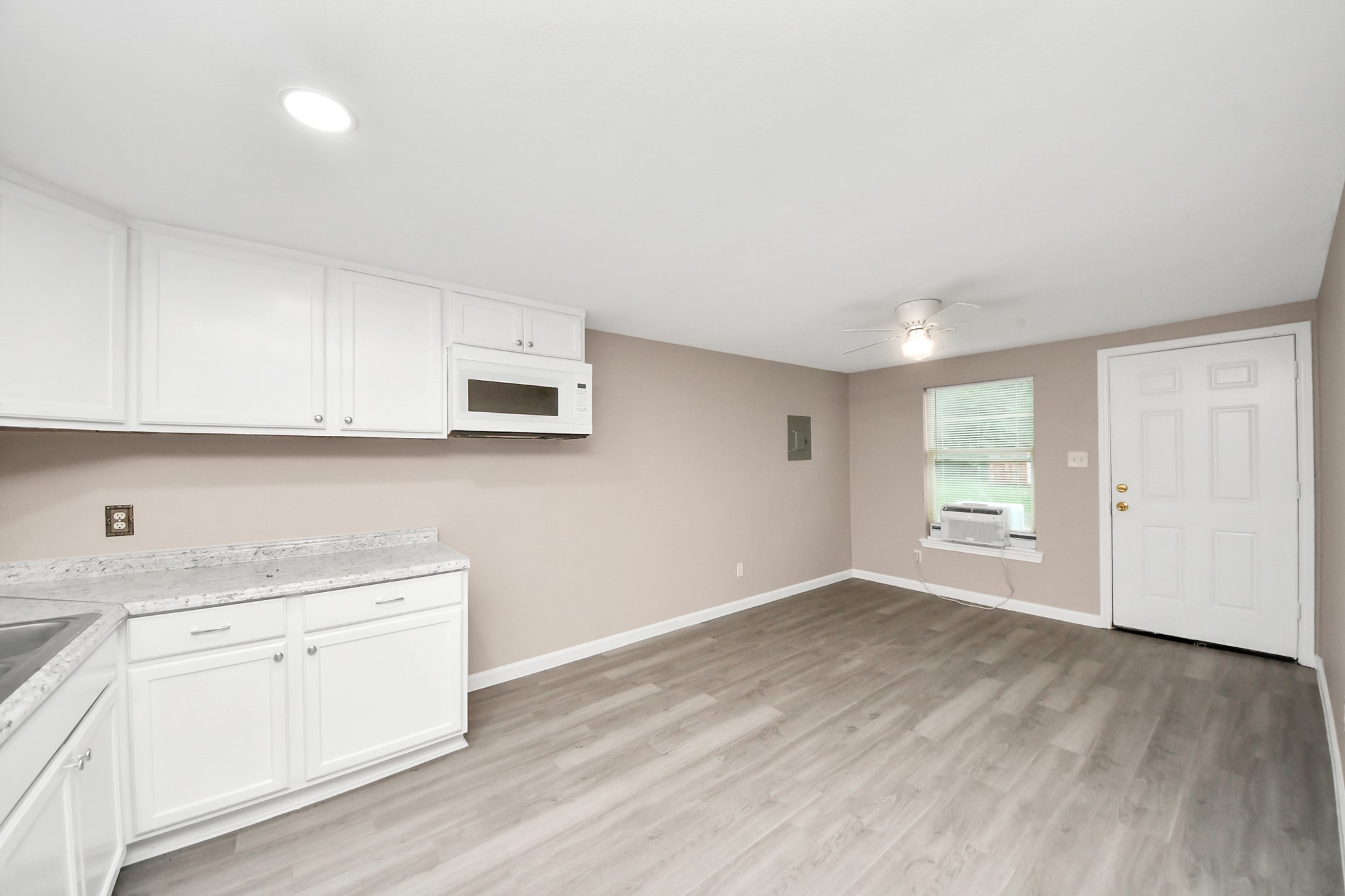 17111 River Road B Property Photo 5