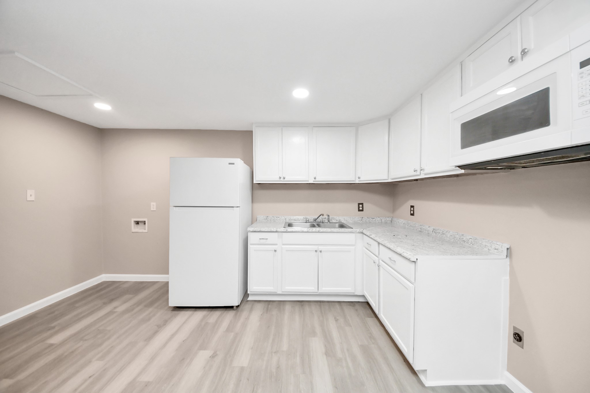17111 River Road B Property Photo 6