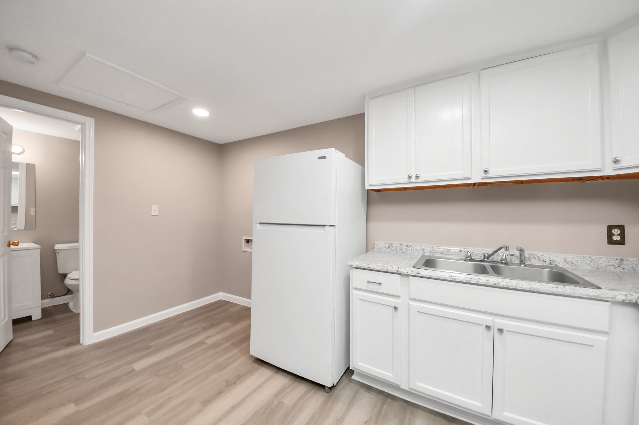 17111 River Road B Property Photo 8