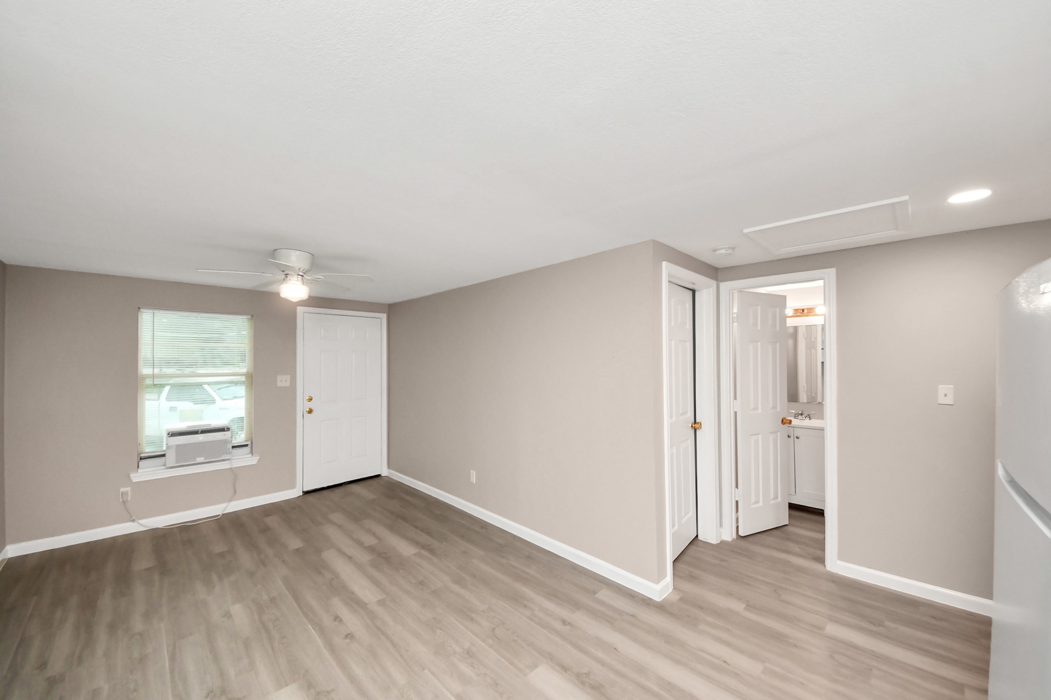 17111 River Road B Property Photo 9