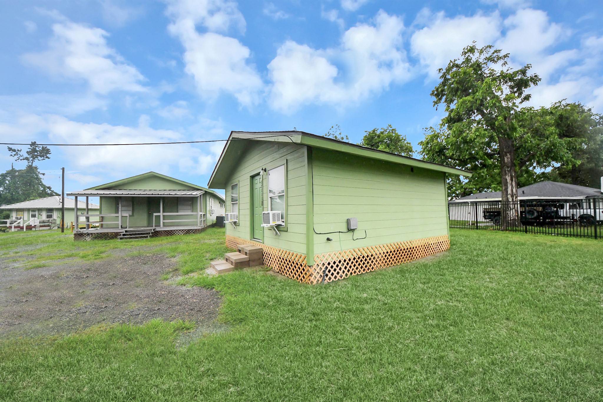 17111 River Road B Property Photo 17