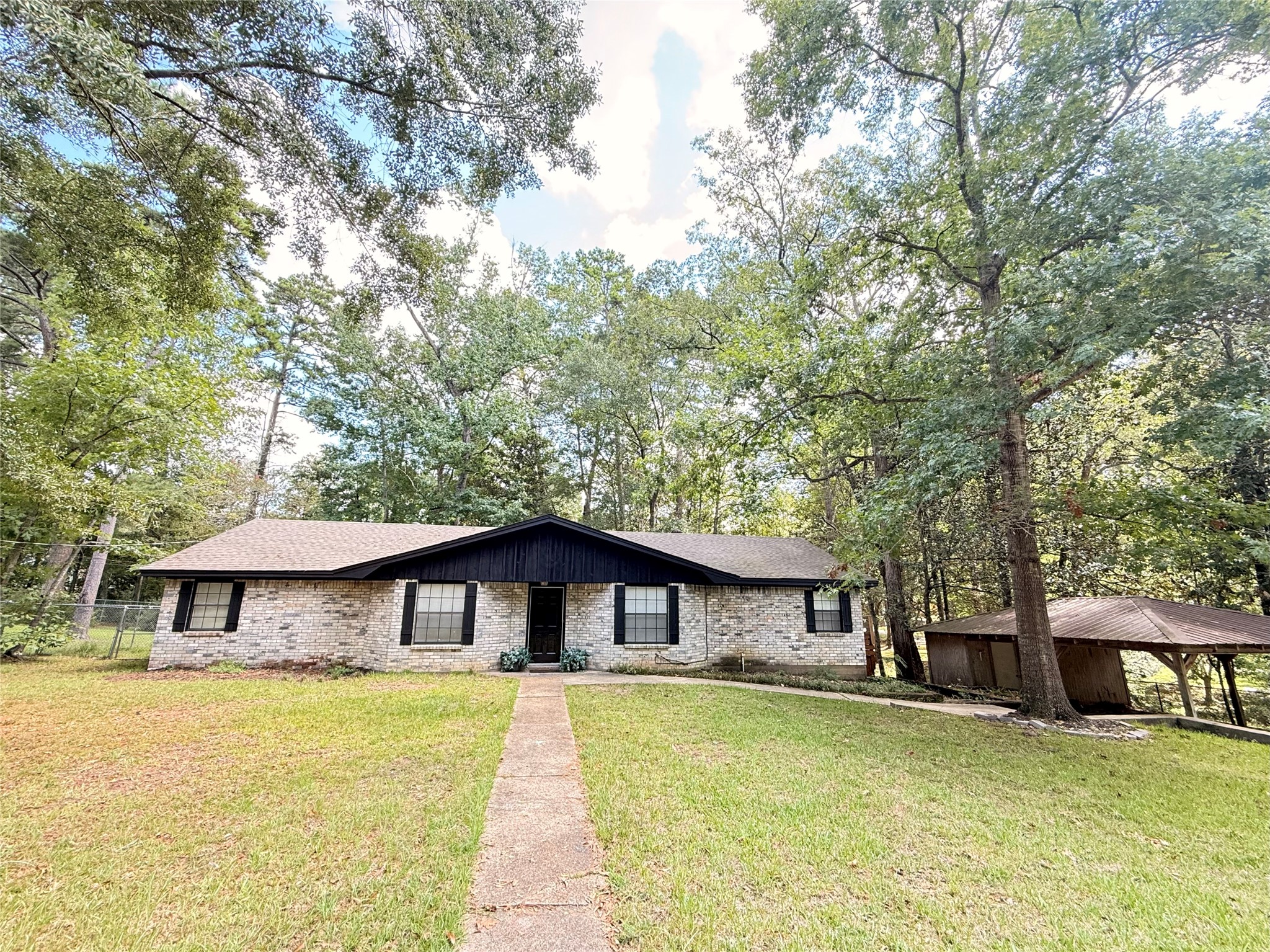 800 N Beech Property Photo 1