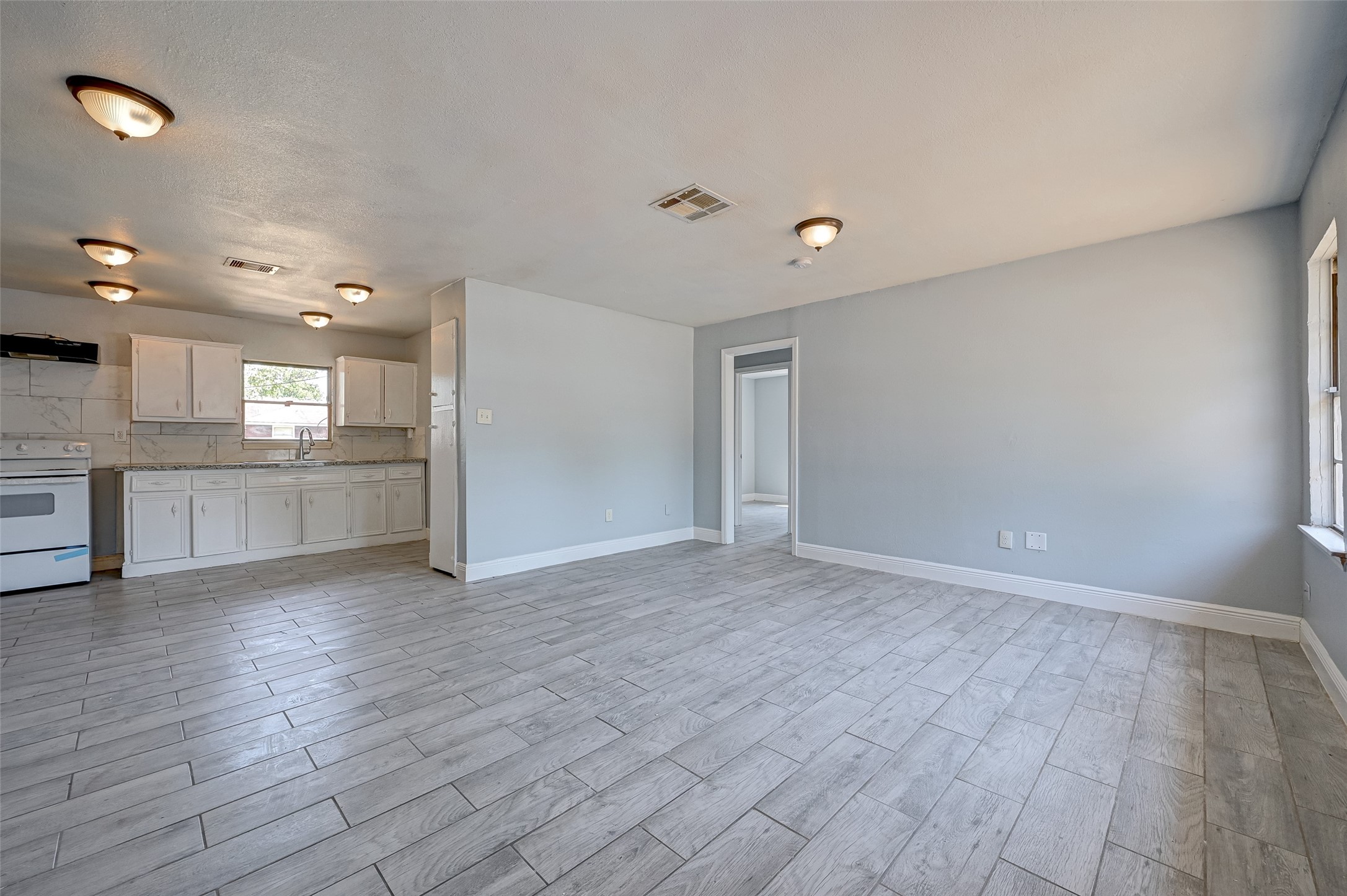 5859 Westover Street Property Photo 5