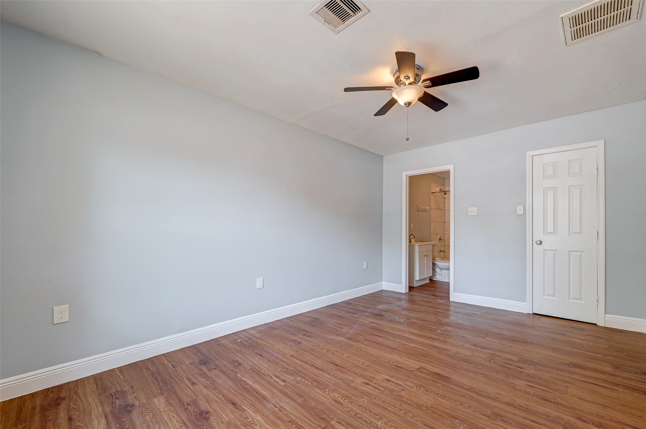 5859 Westover Street Property Photo 7