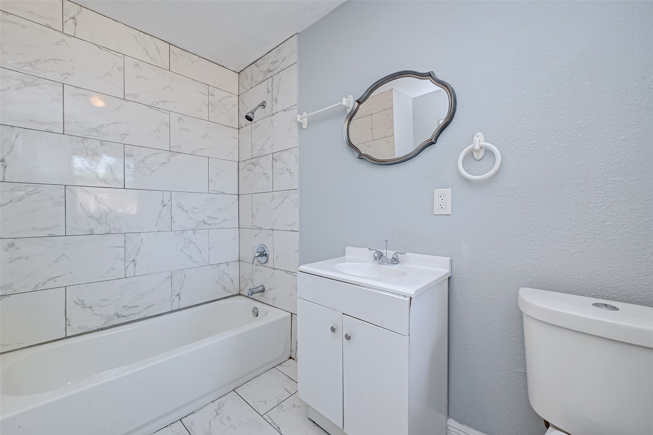 5859 Westover Street Property Photo 8