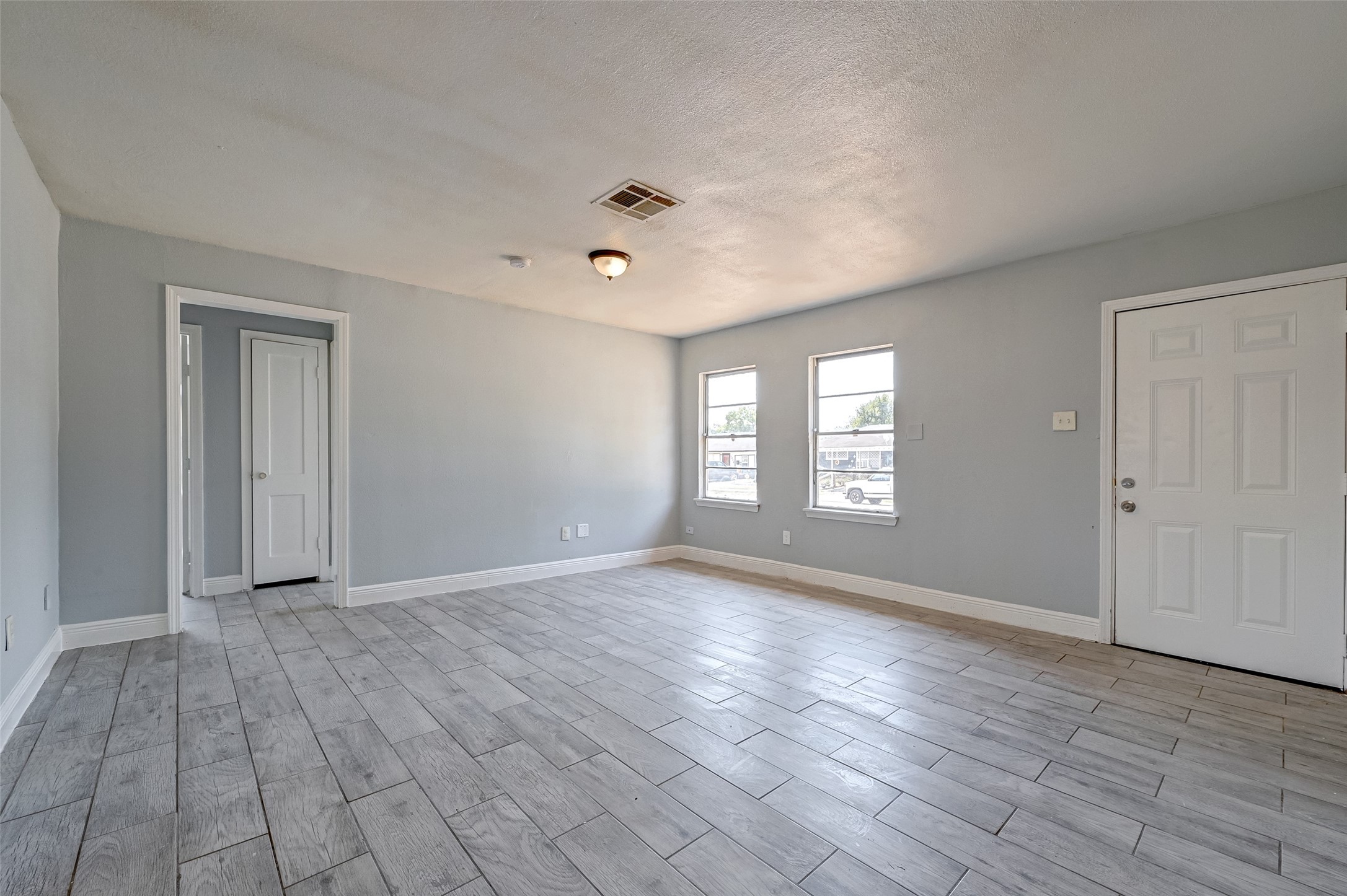 5859 Westover Street Property Photo 9