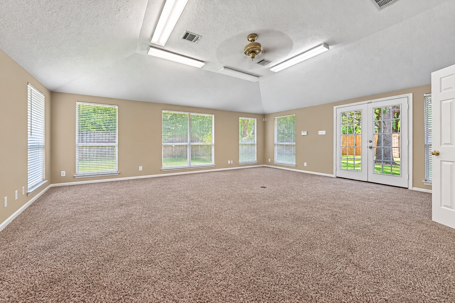 15310 Philippine Street Property Photo 39