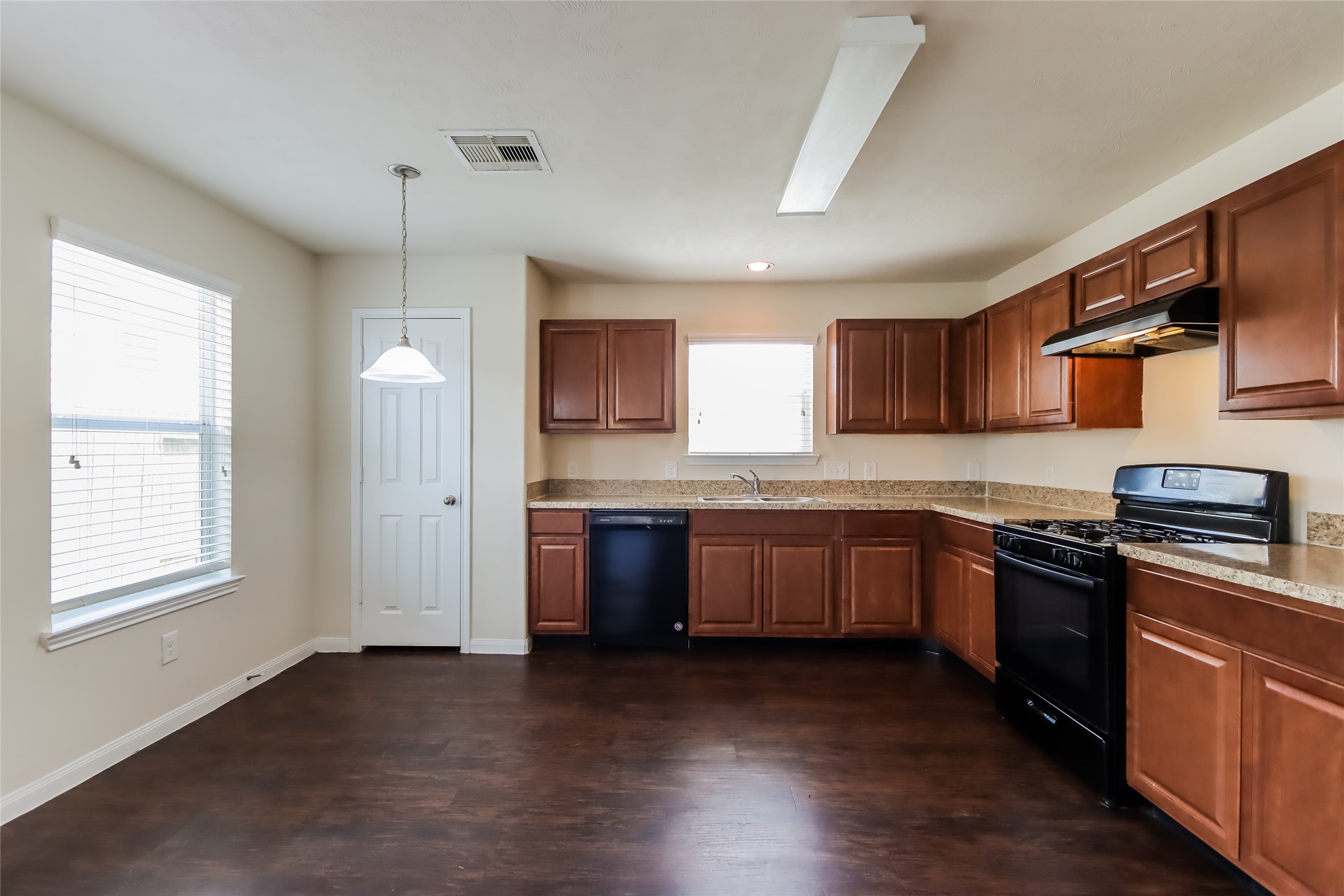 2411 Sailors Way Property Photo 3