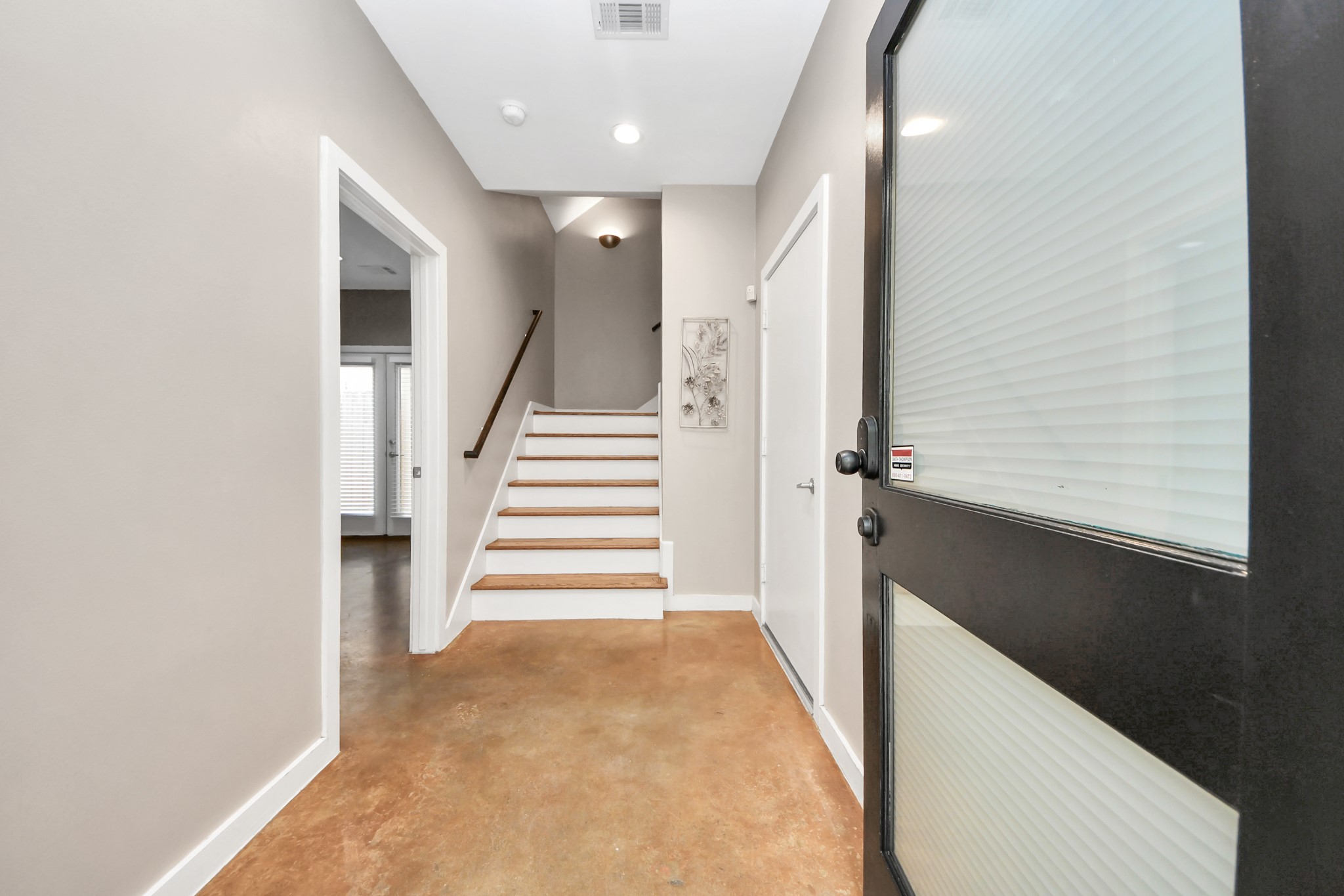 1112 Columbus Street B Property Photo 6