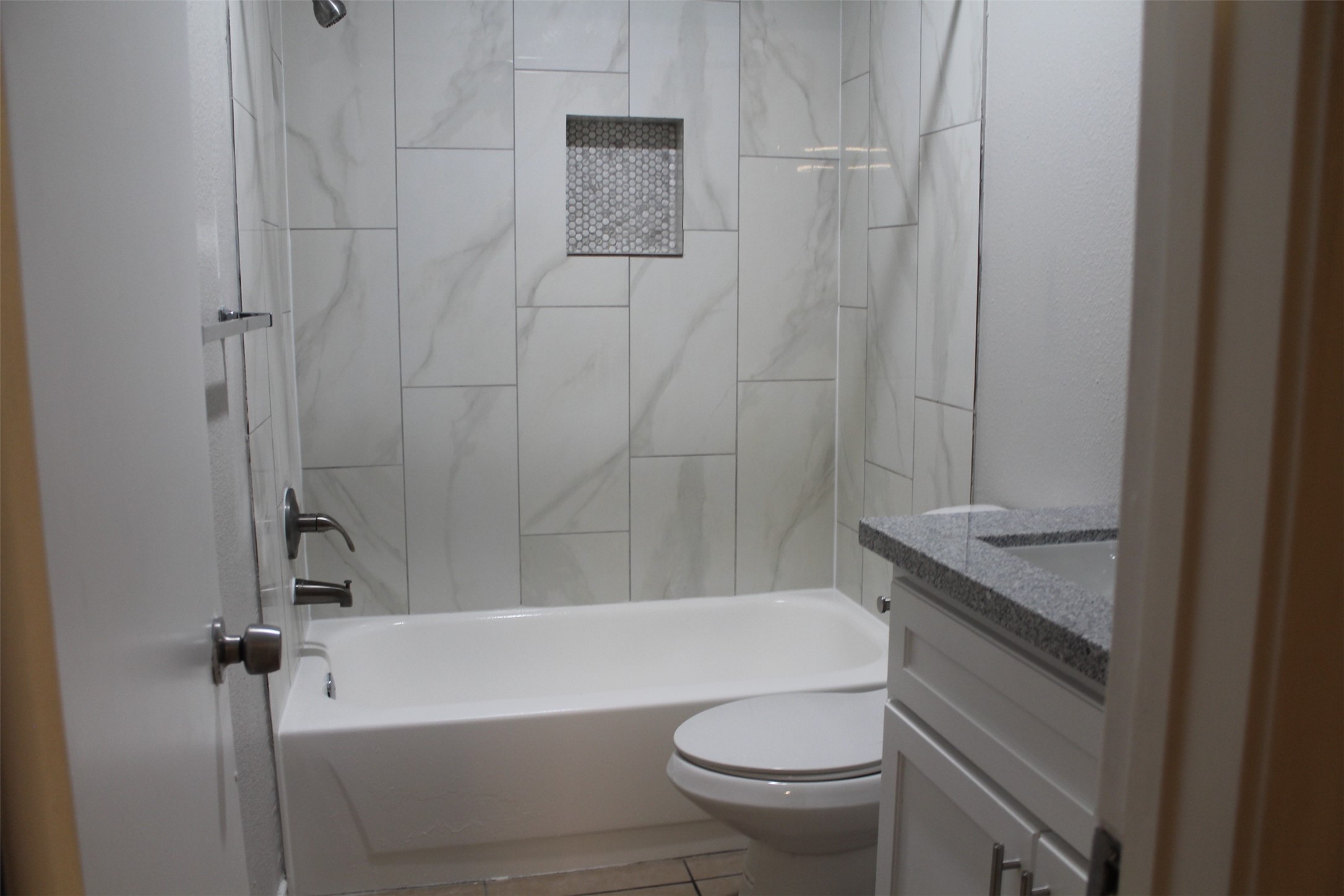 1122 Brenda Lane A Property Photo 8