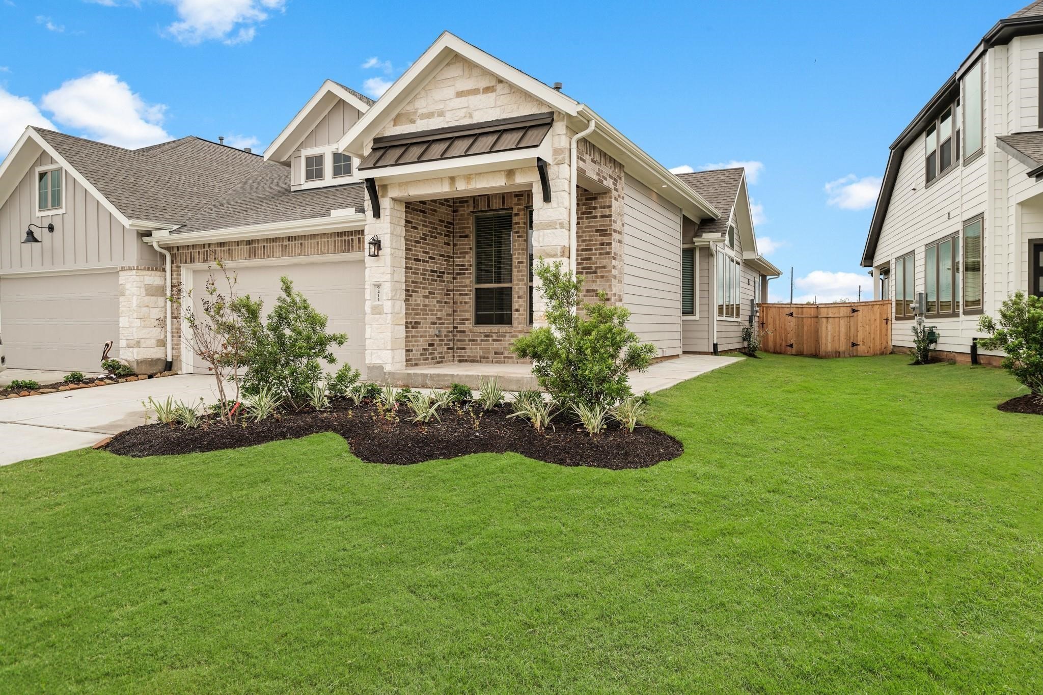 1547 Crystal Stream Drive Property Photo 2