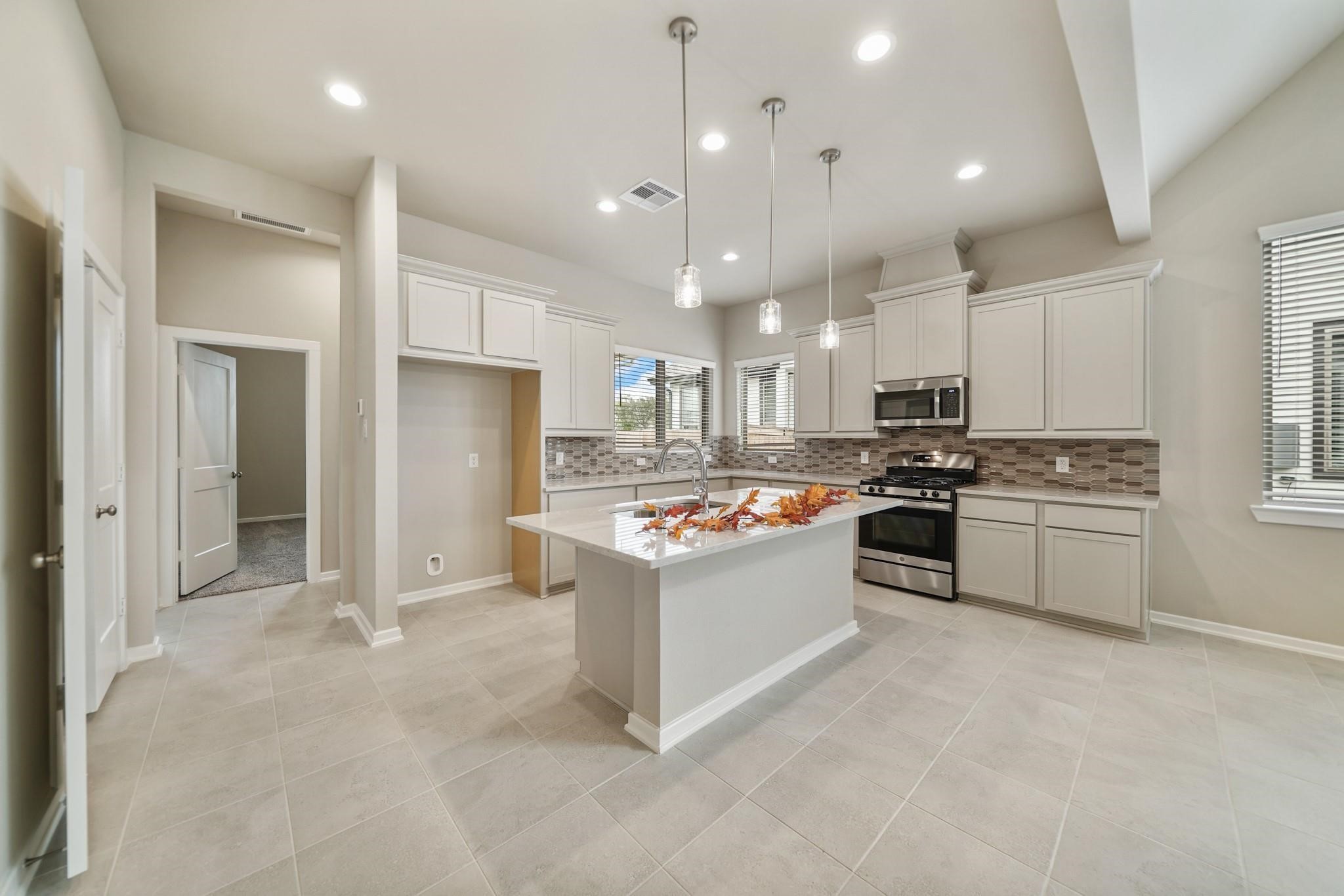 1547 Crystal Stream Drive Property Photo 13