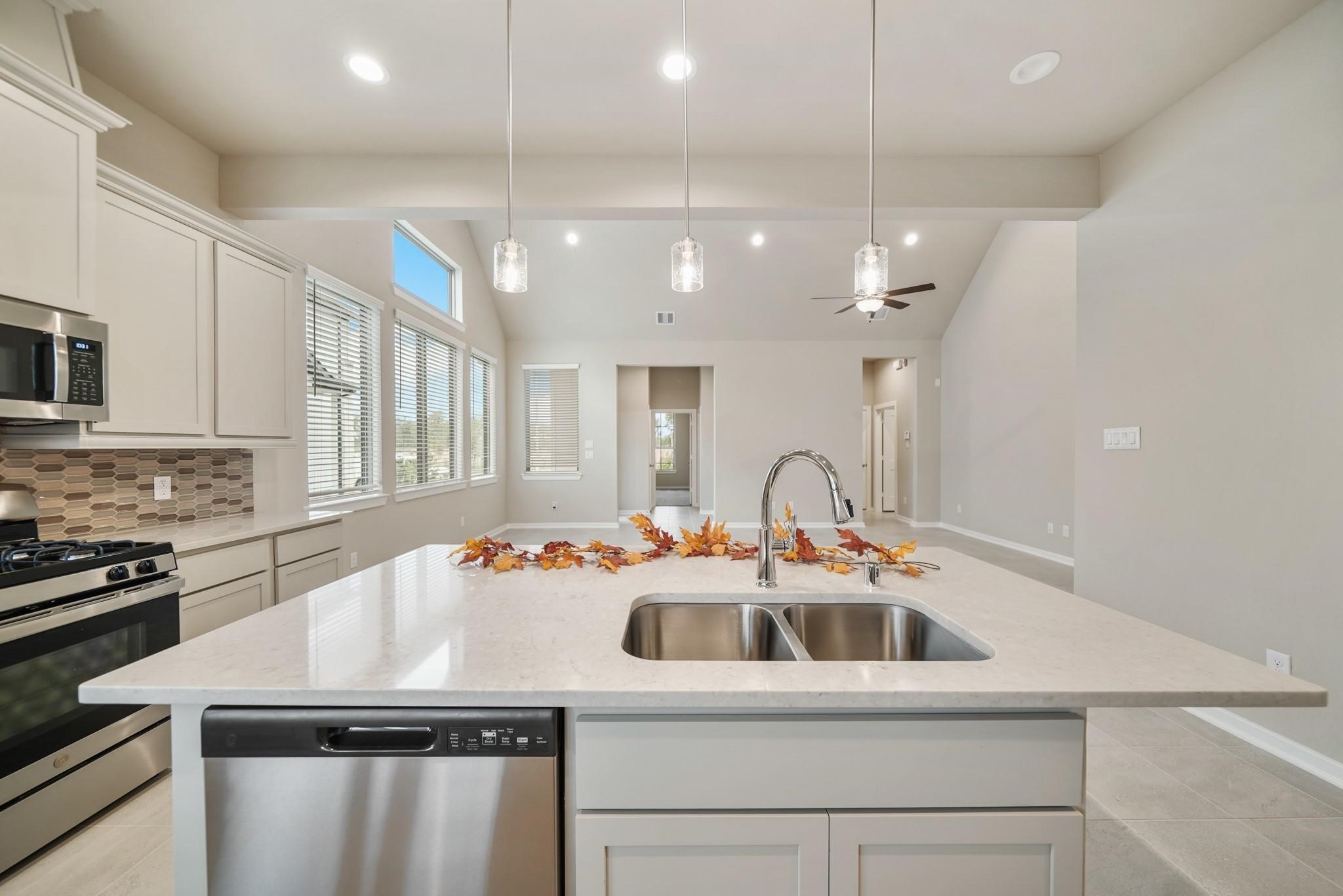 1547 Crystal Stream Drive Property Photo 15