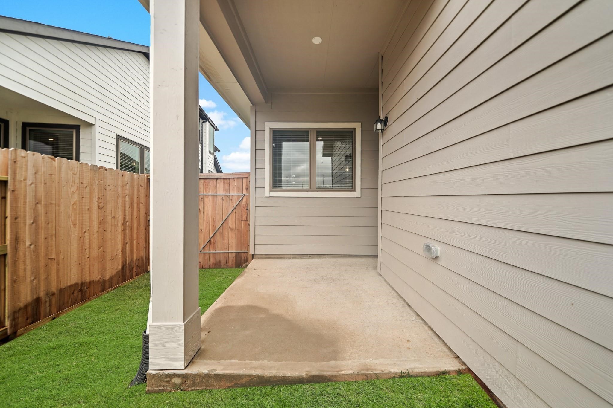 1547 Crystal Stream Drive Property Photo 29