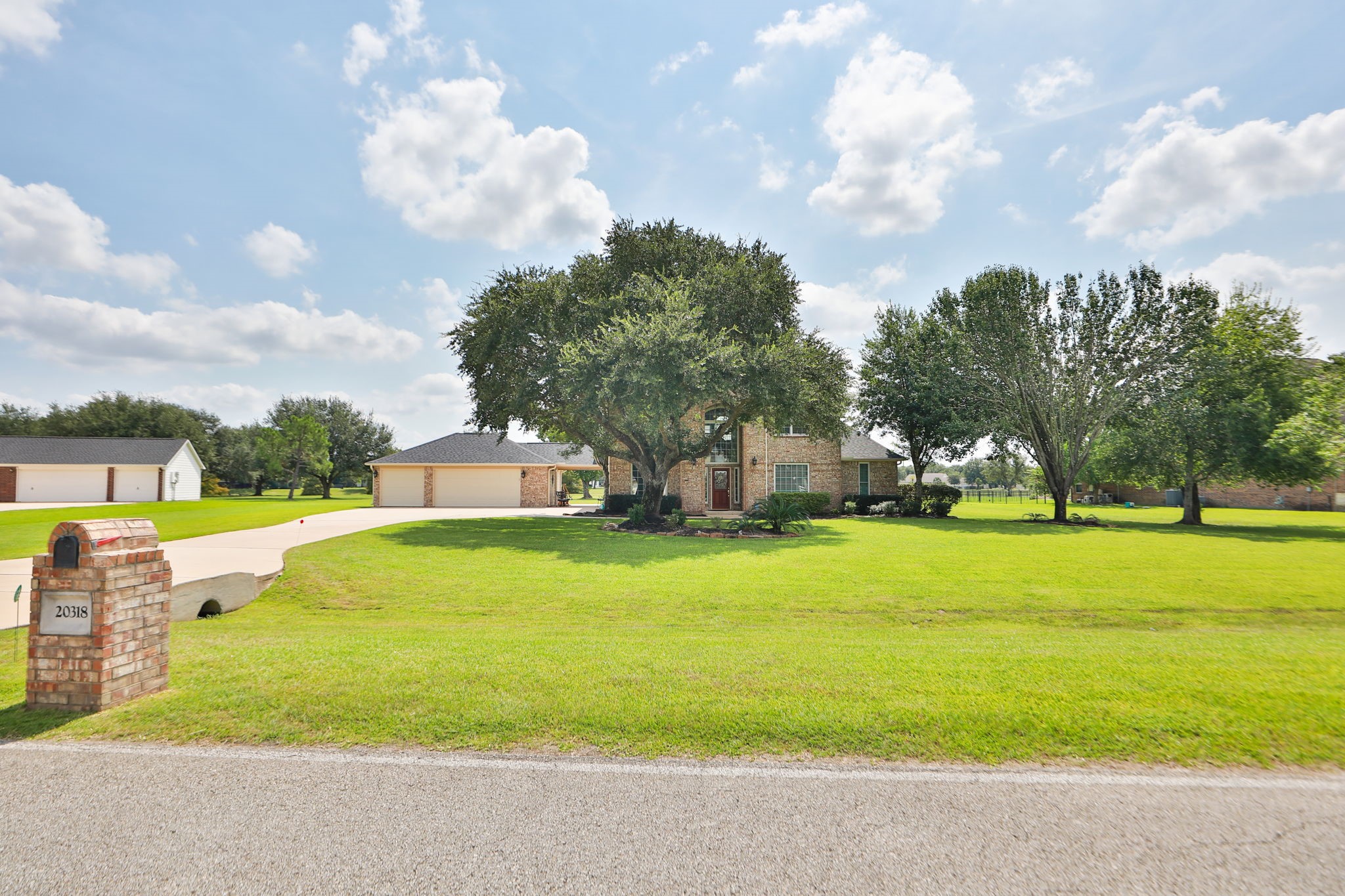 20318 Stone Lake Circle Property Photo 3