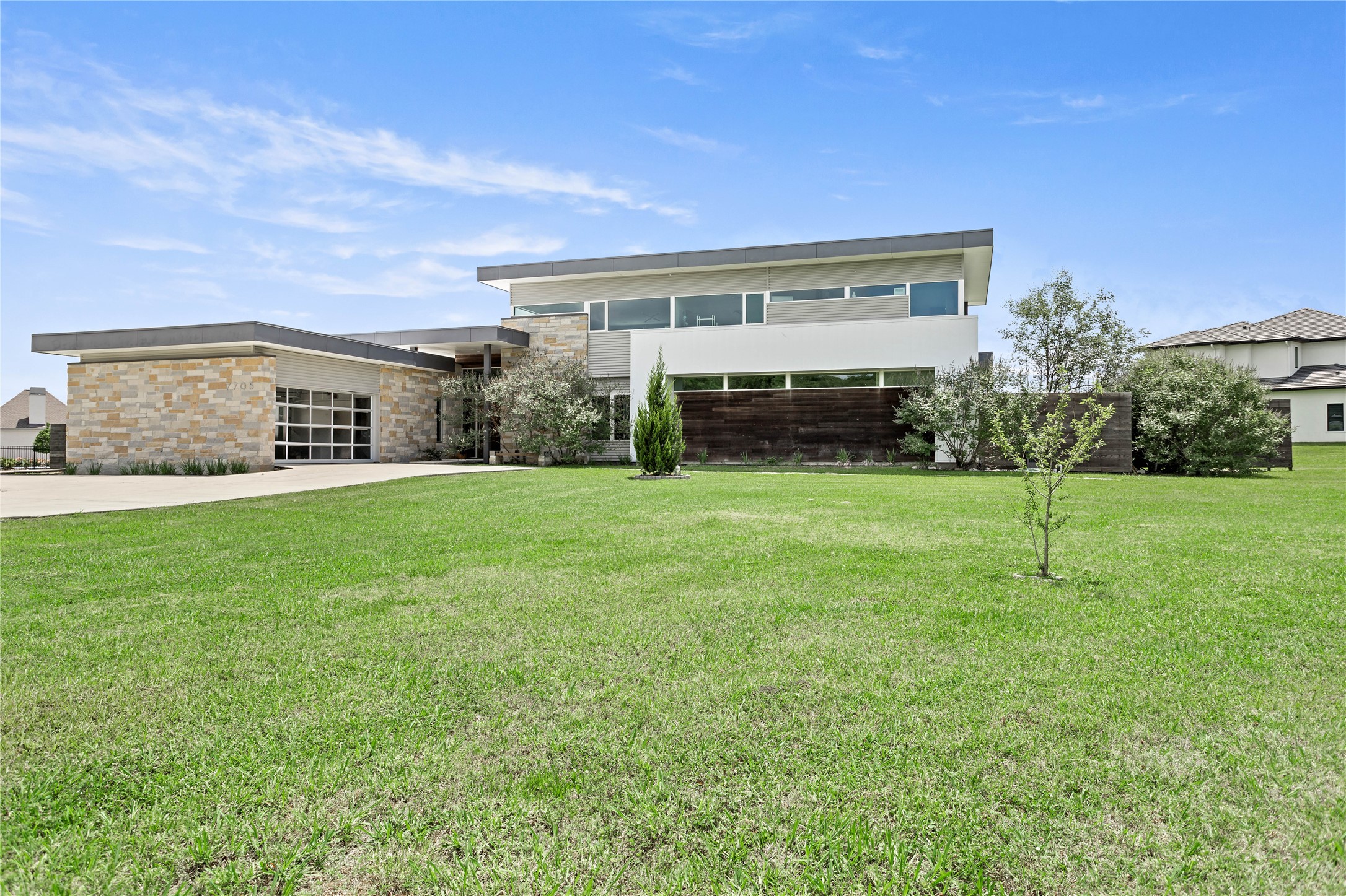 7705 N Peninsula Drive Property Photo 1