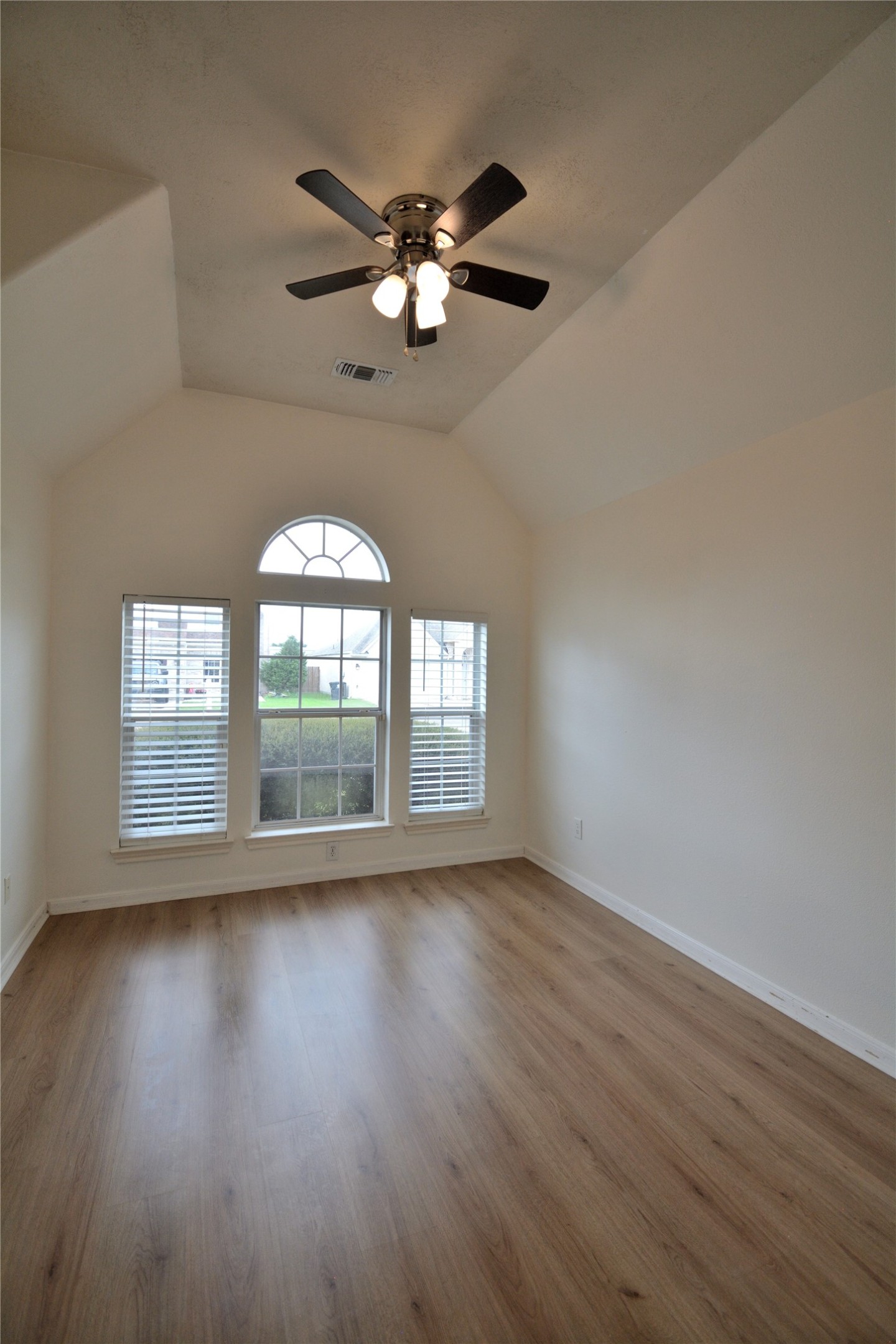 9238 Clearwood Landing Boulevard Property Photo 8