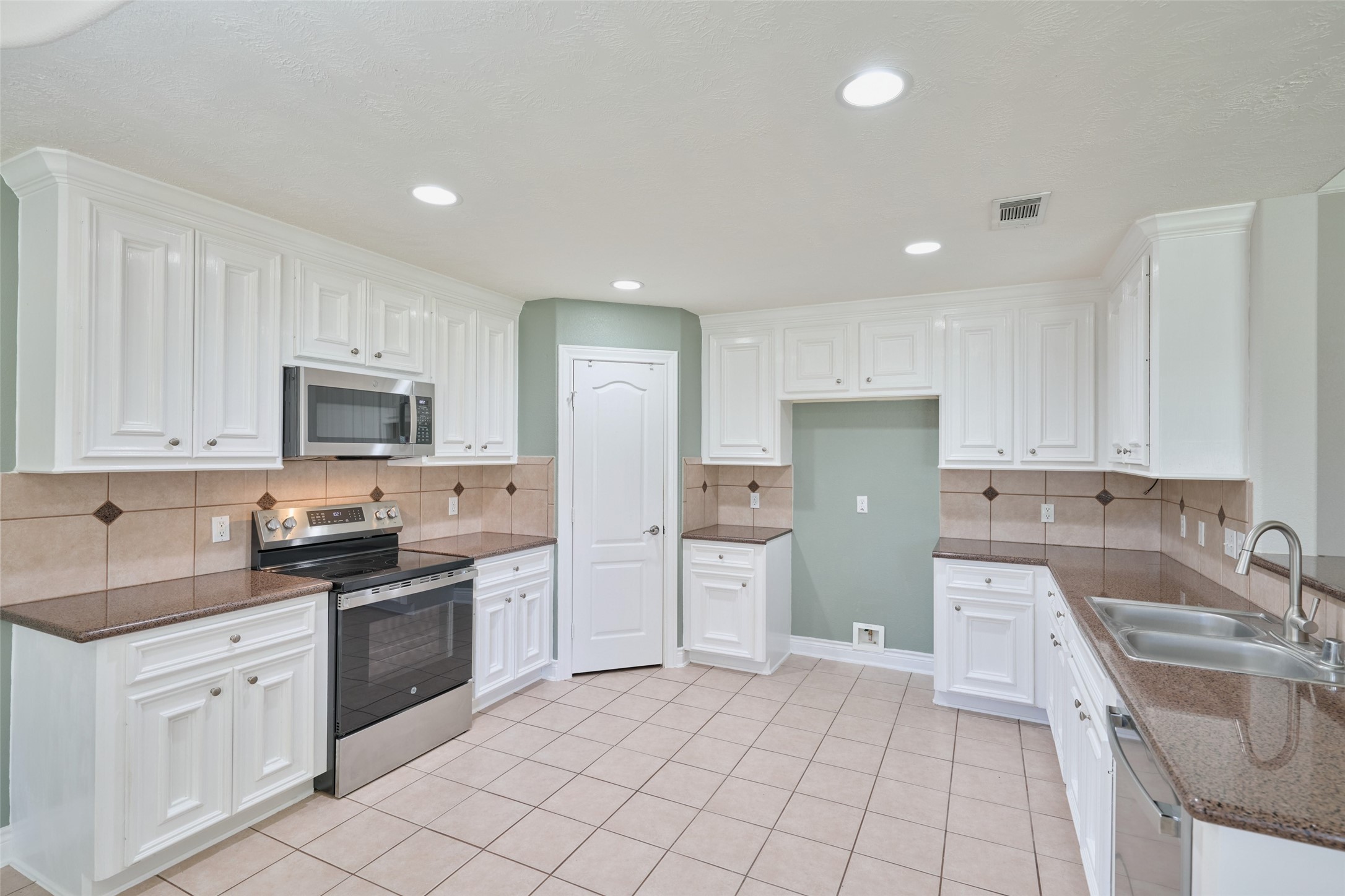 13313 Enchanted Way Drive Property Photo 14