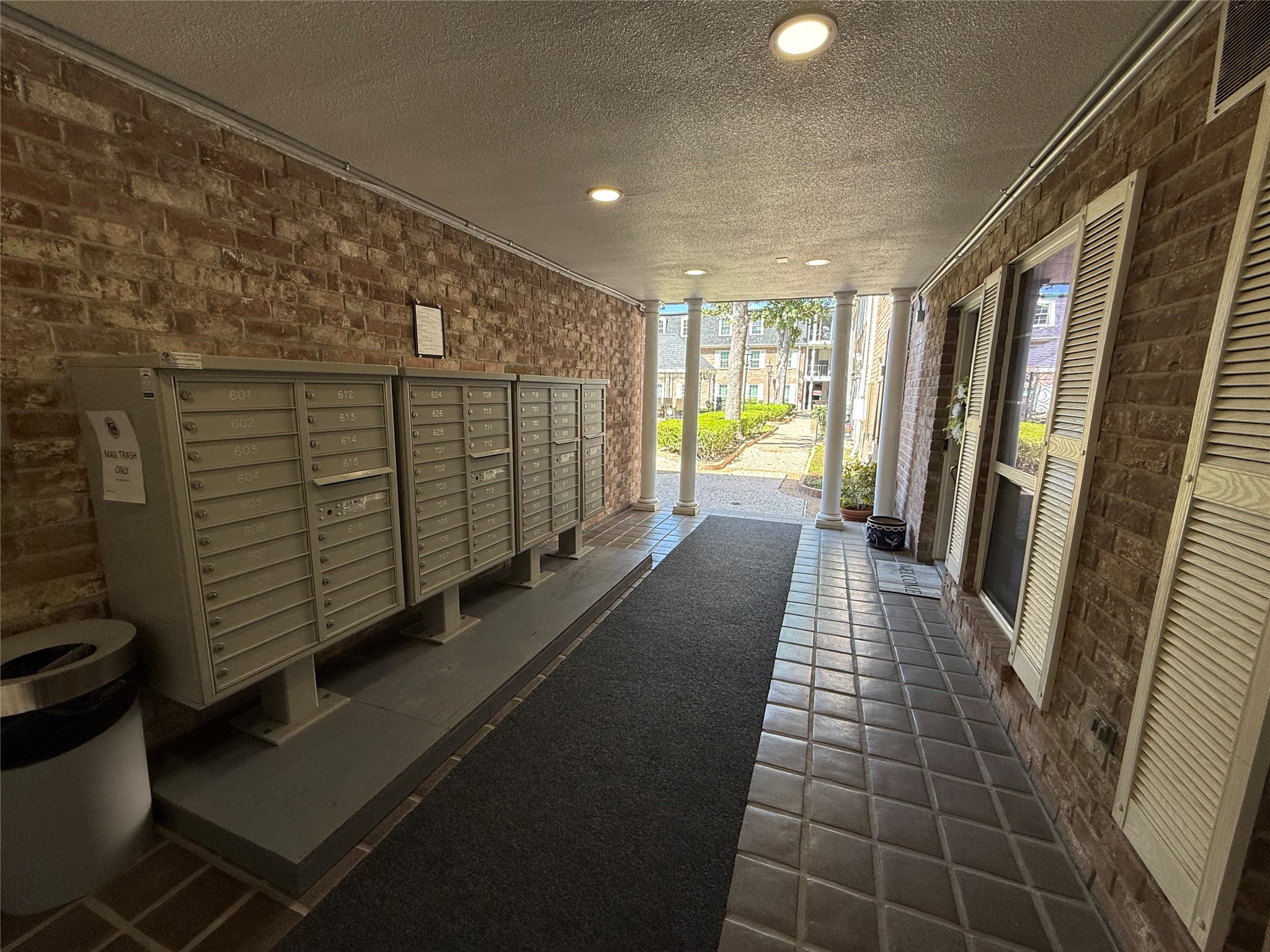 351 N Post Oak Lane 808 Property Photo 25