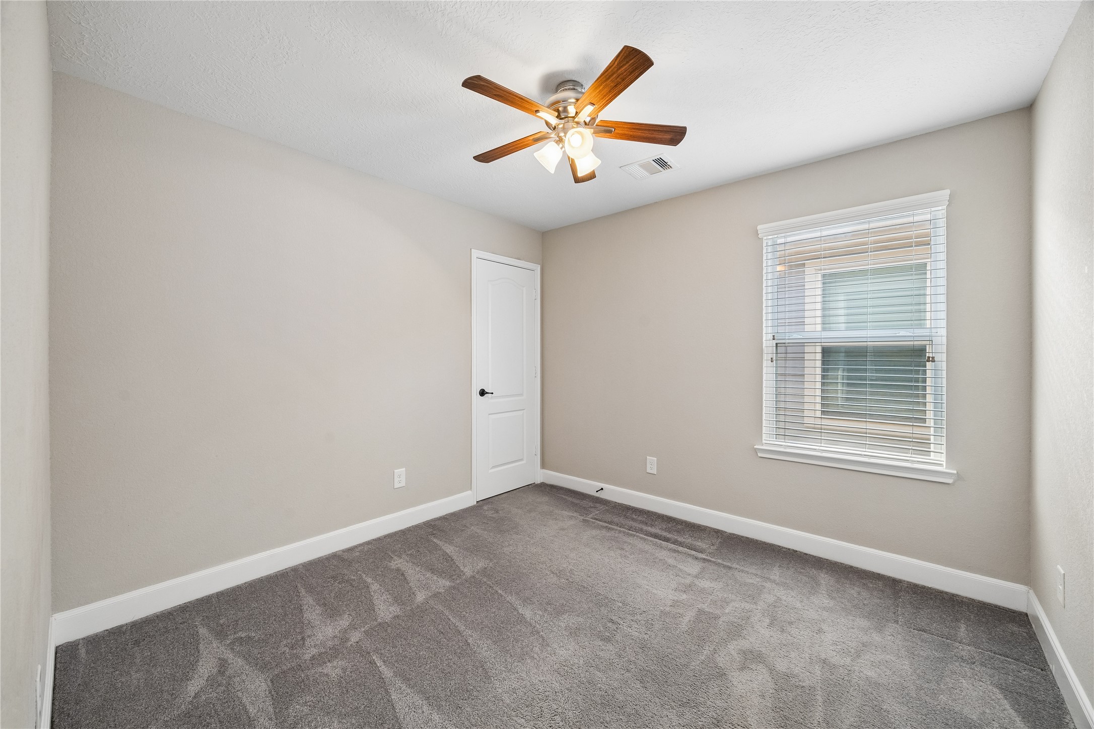 1851 Commons Glen Drive Property Photo 17