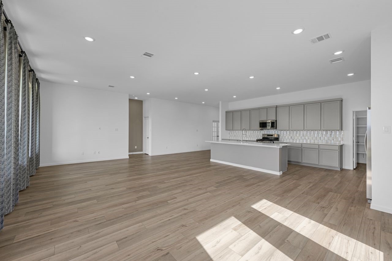 8746 Jade Hill Drive Property Photo 10