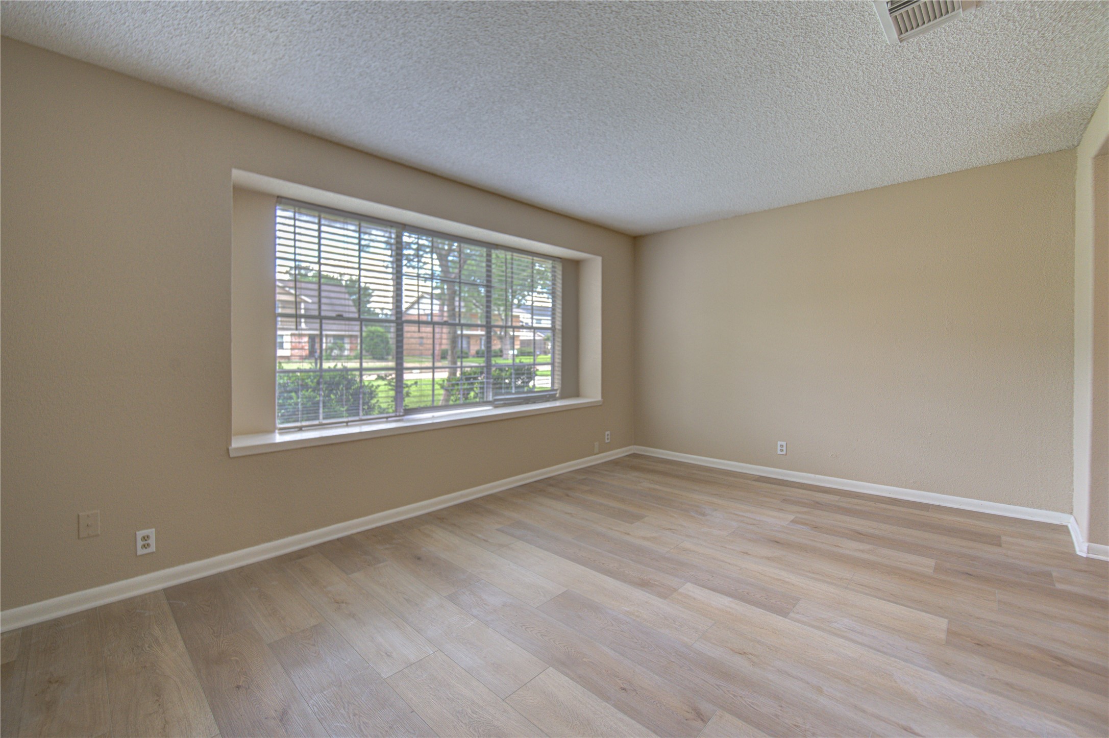 12103 Alston Drive Property Photo 7