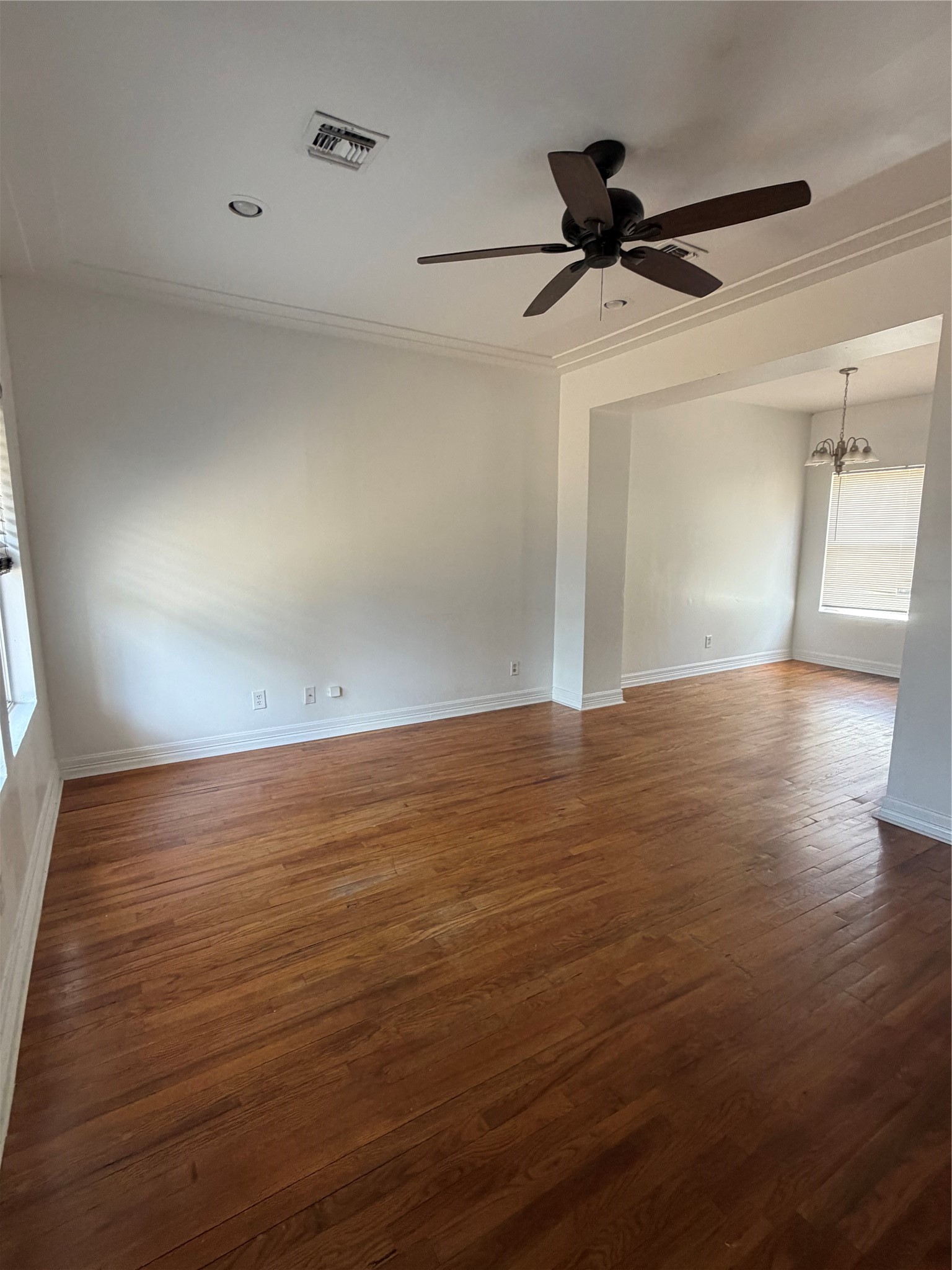 413 W Hamilton Property Photo 3