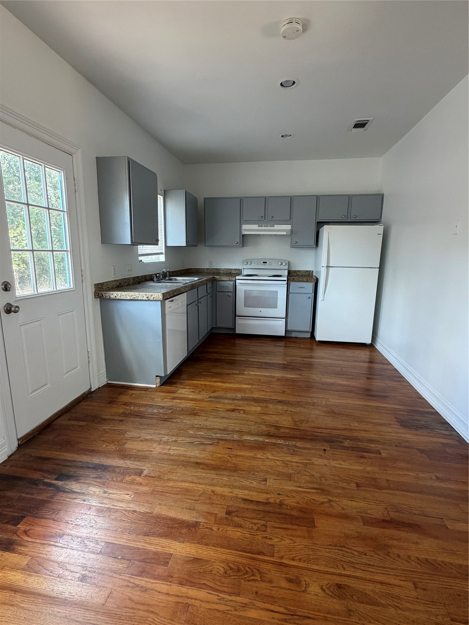 413 W Hamilton Property Photo 7