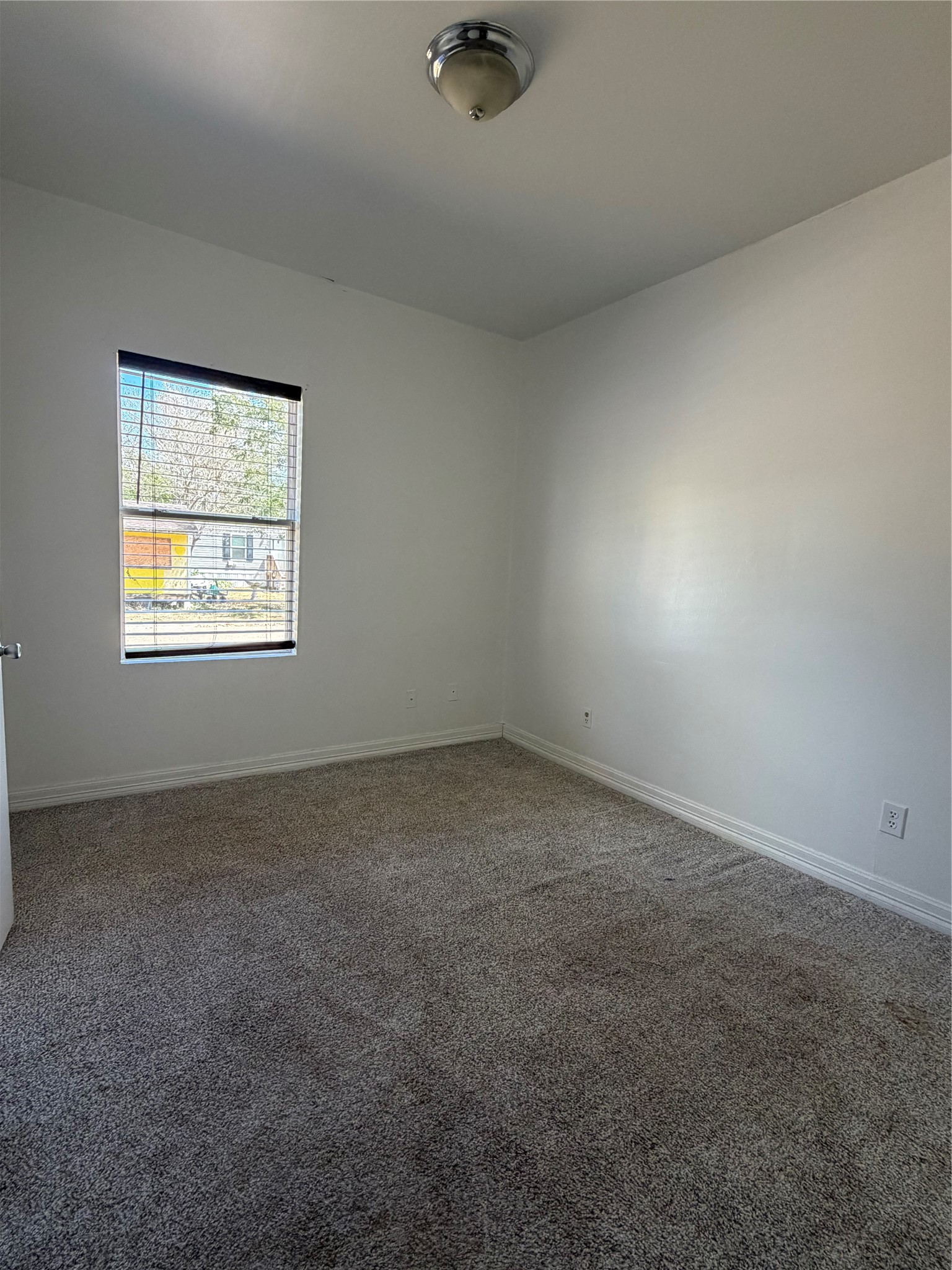 413 W Hamilton Property Photo 8