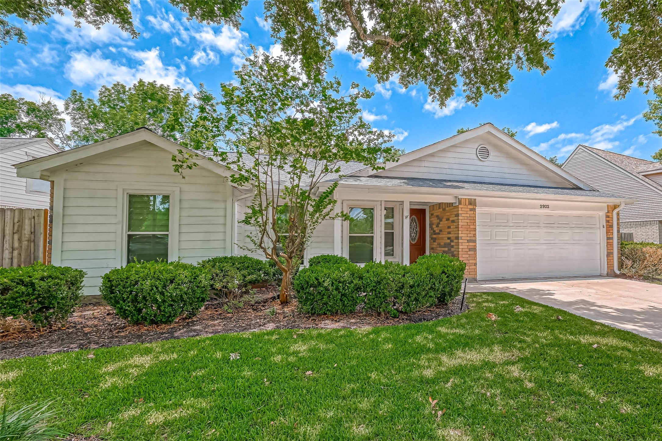 2922 Lakefield Way Property Photo 4
