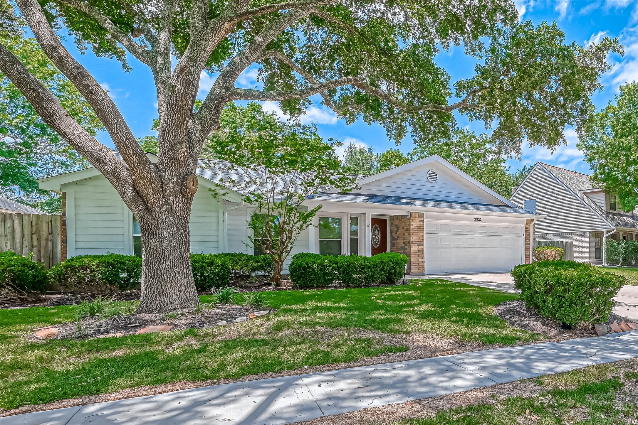 2922 Lakefield Way Property Photo 5