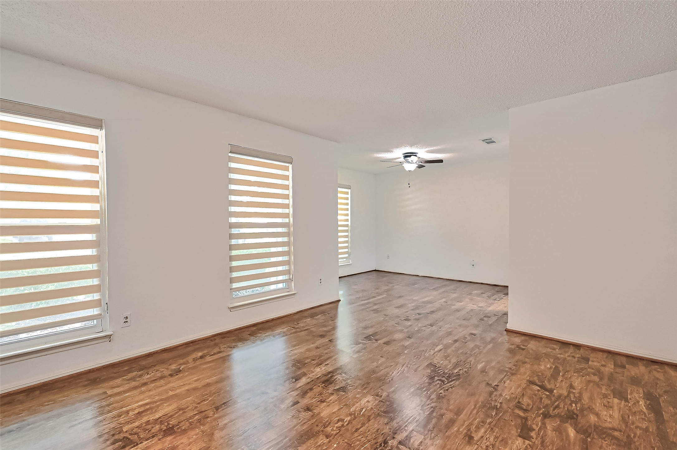 2922 Lakefield Way Property Photo 8