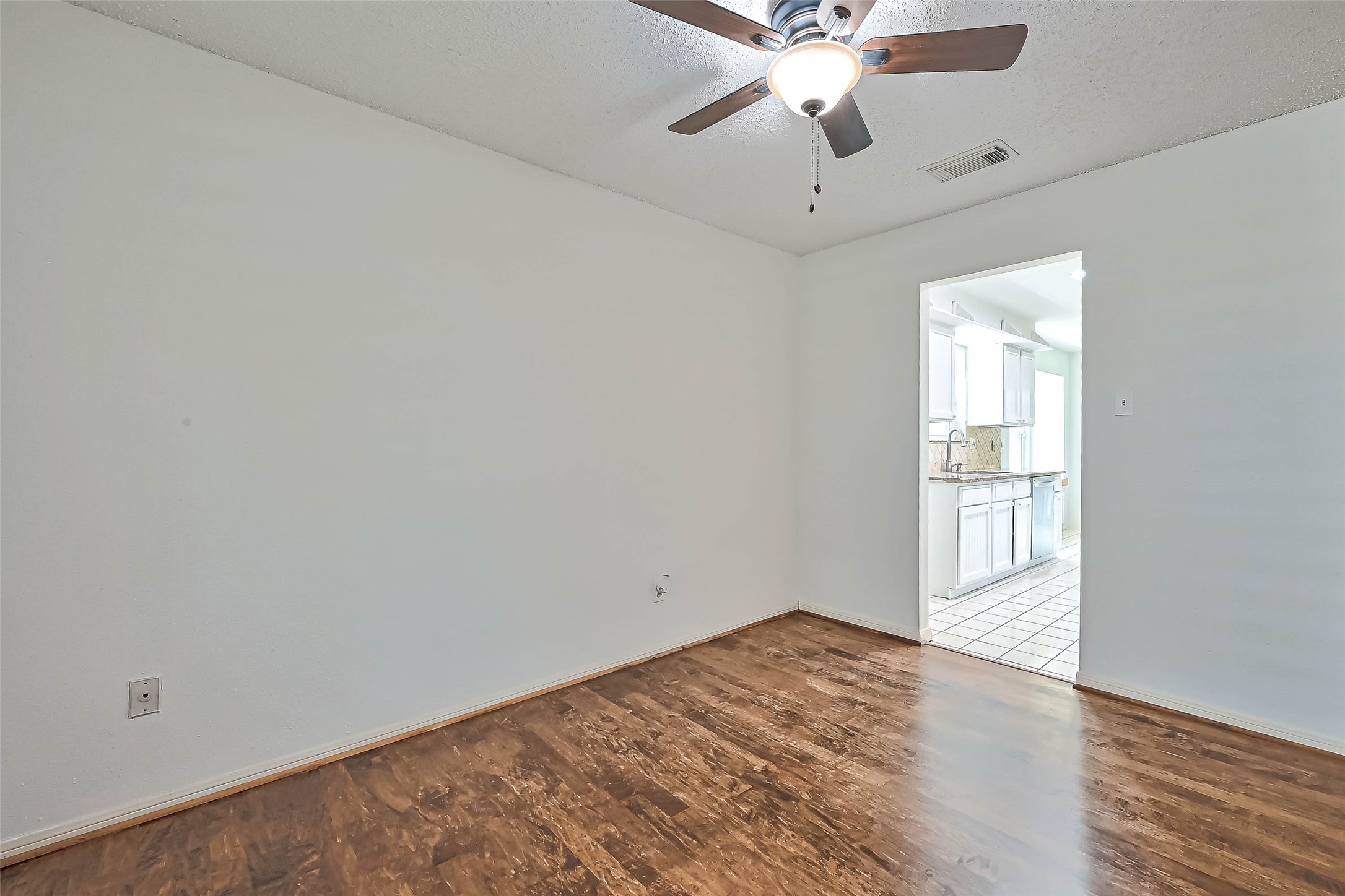2922 Lakefield Way Property Photo 10