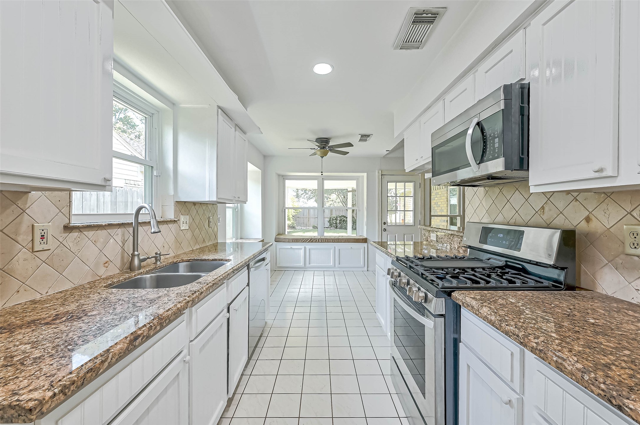 2922 Lakefield Way Property Photo 14