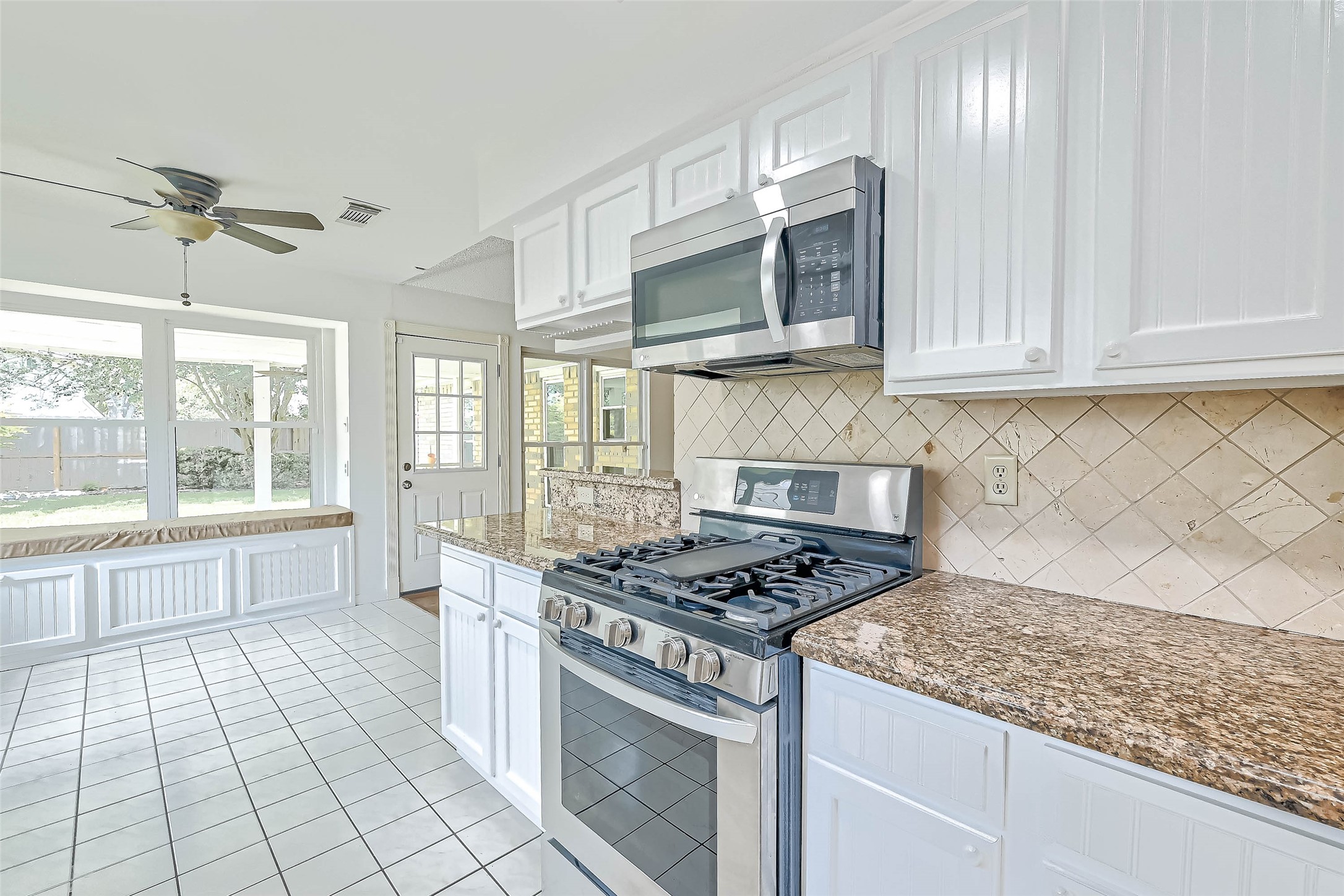 2922 Lakefield Way Property Photo 15