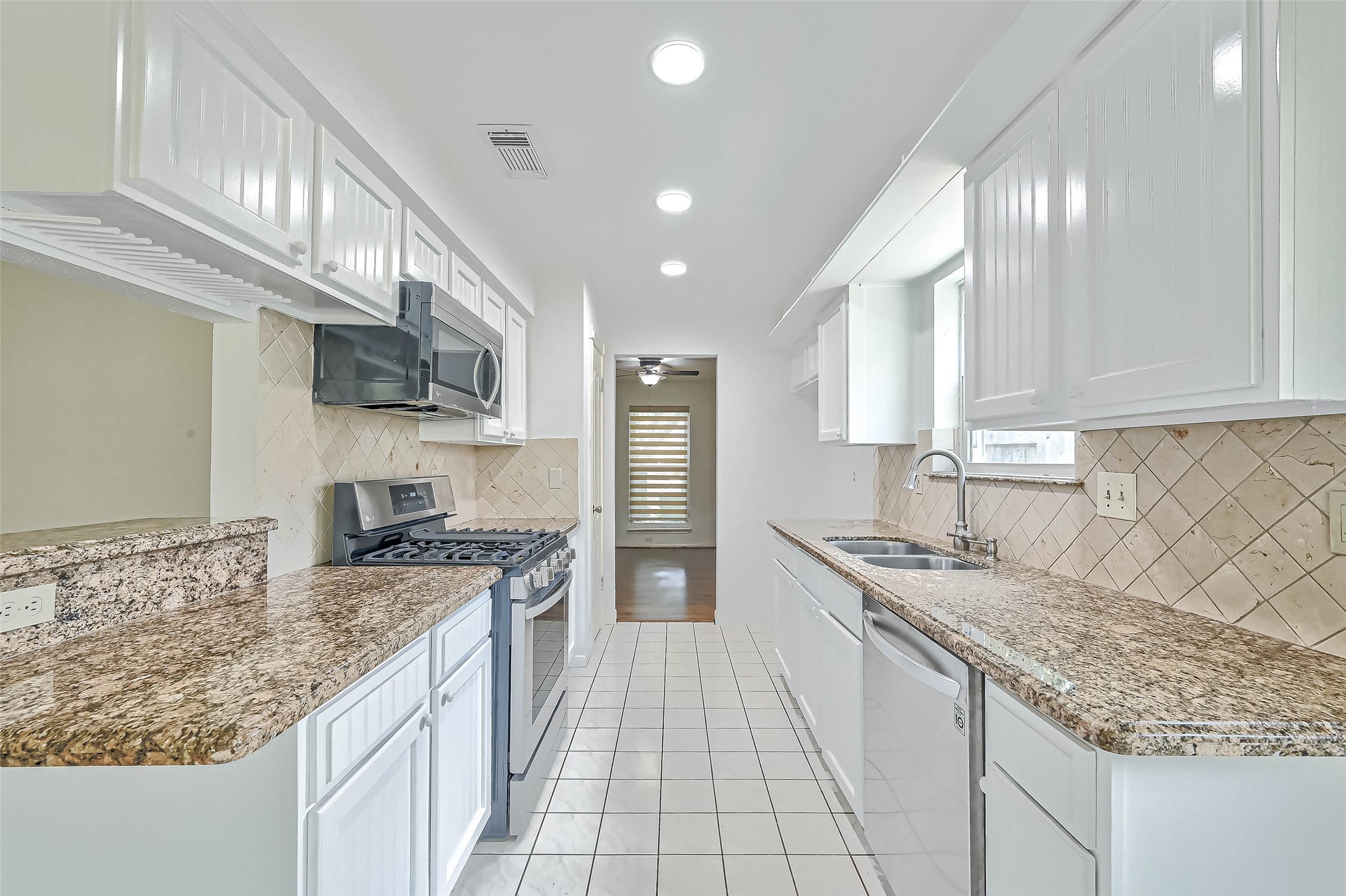 2922 Lakefield Way Property Photo 16