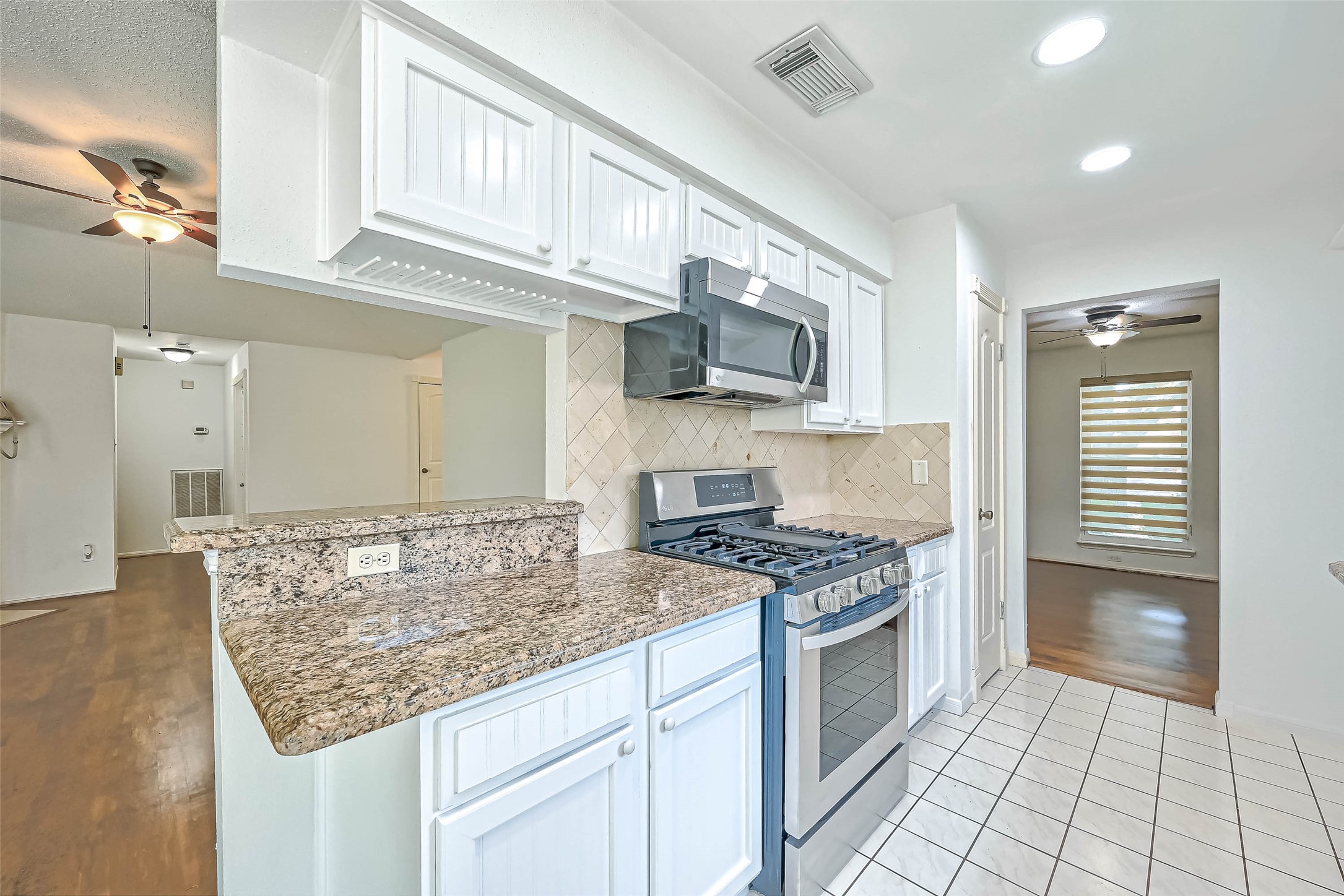 2922 Lakefield Way Property Photo 17
