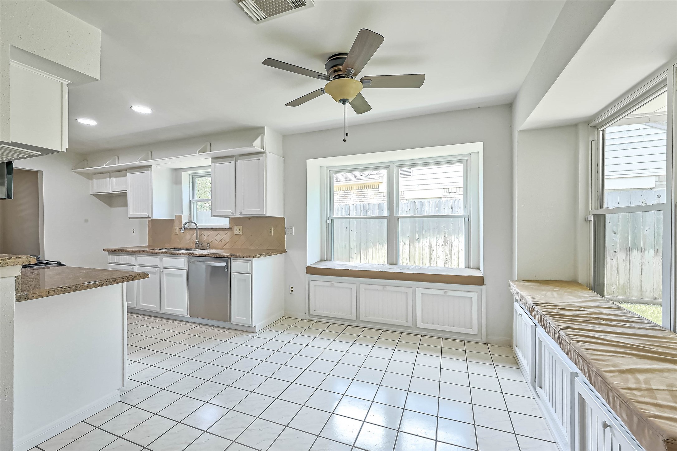 2922 Lakefield Way Property Photo 18