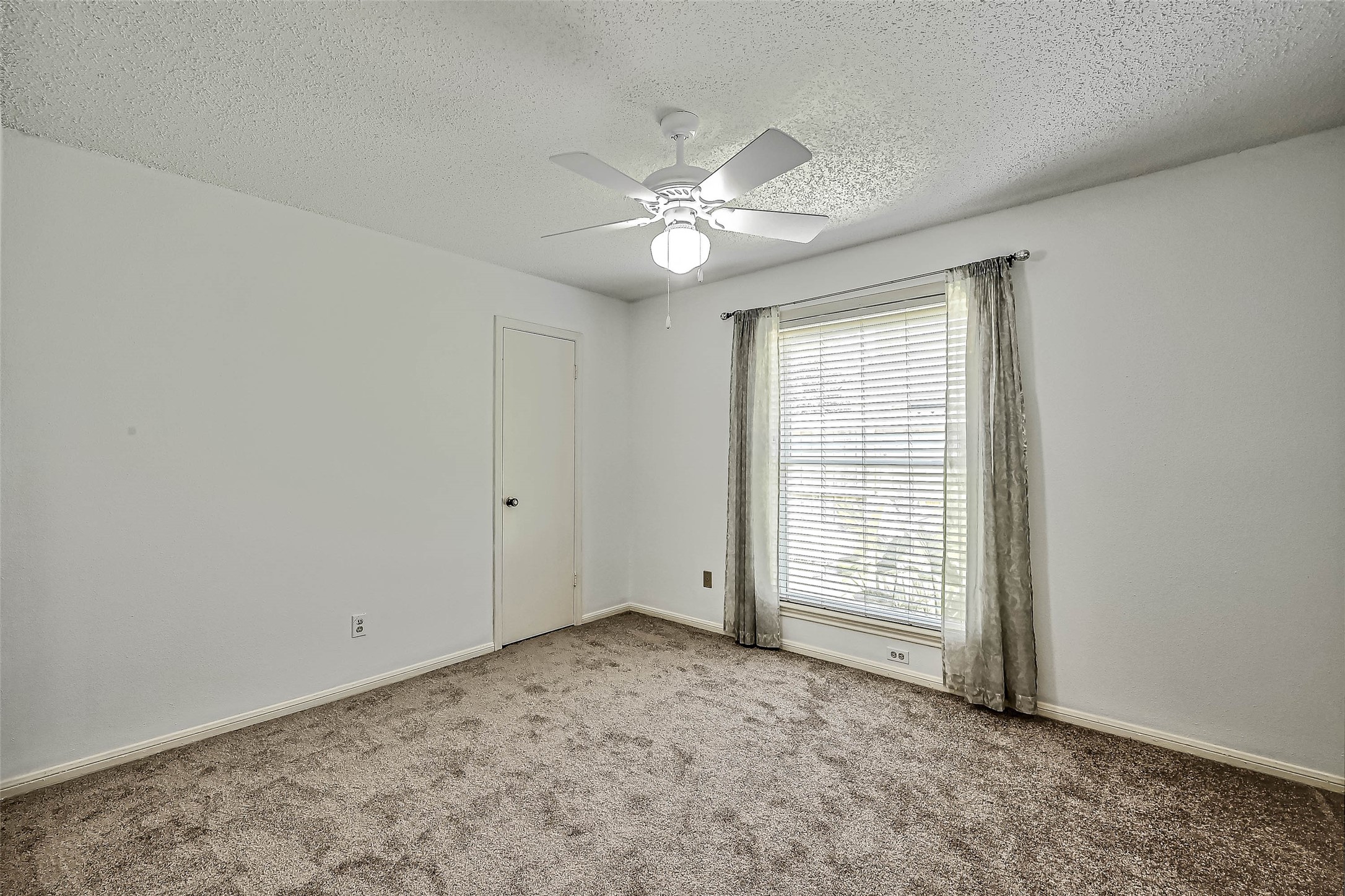 2922 Lakefield Way Property Photo 26