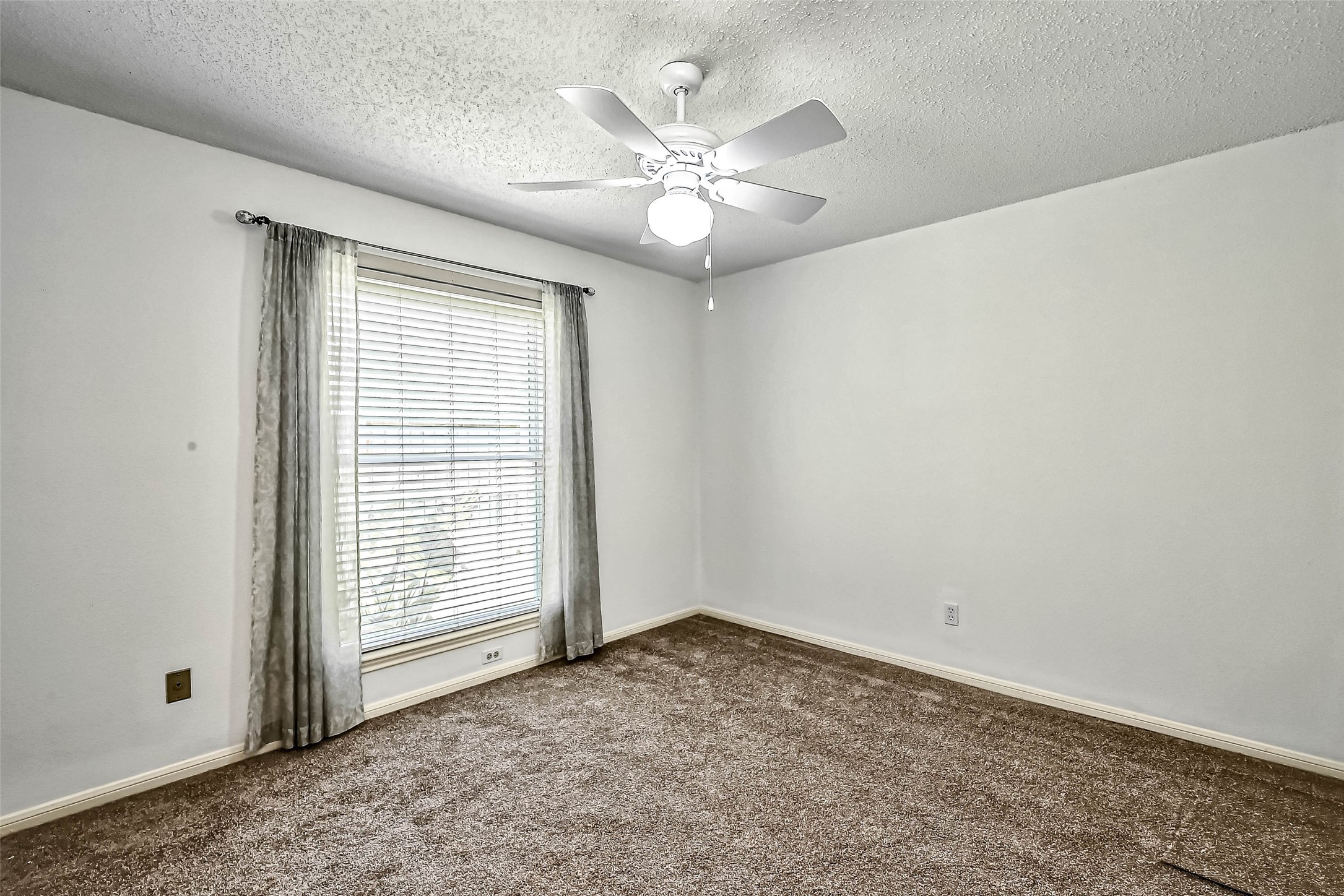 2922 Lakefield Way Property Photo 27