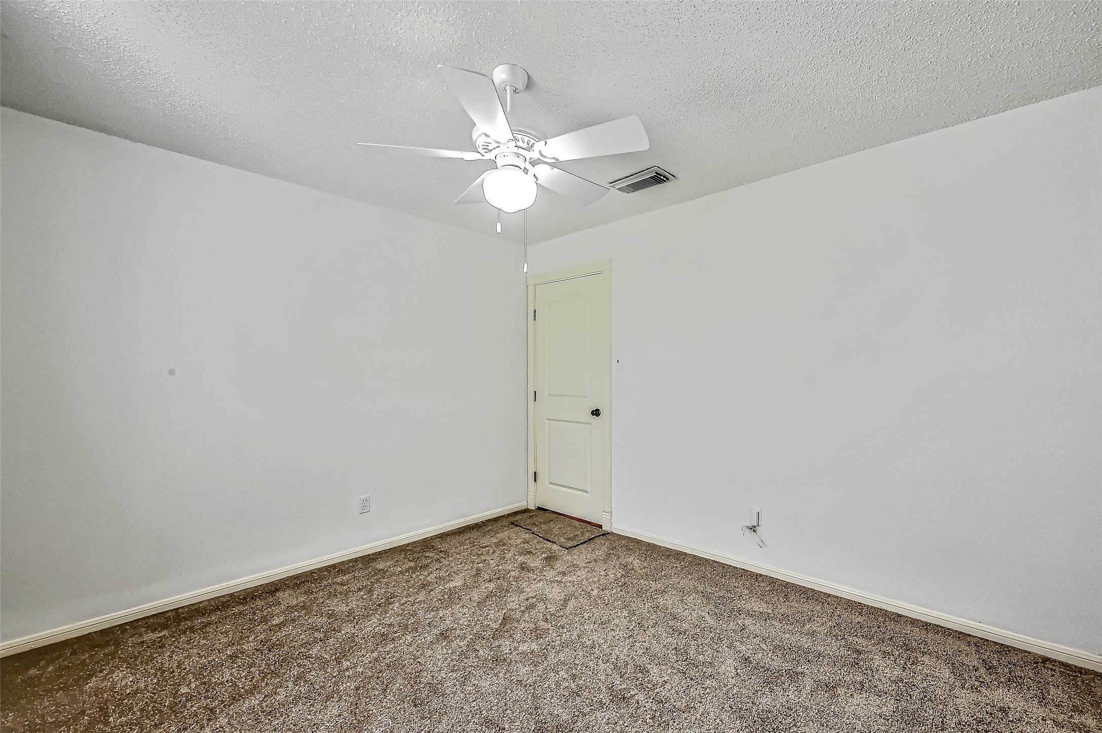 2922 Lakefield Way Property Photo 28