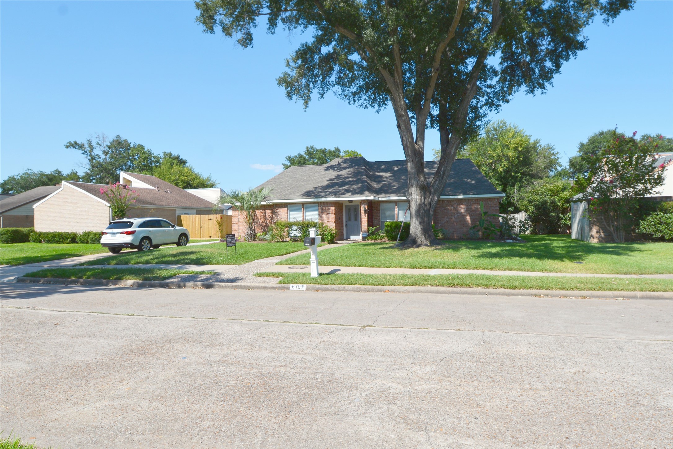 6707 Las Brisas Drive Property Photo 2