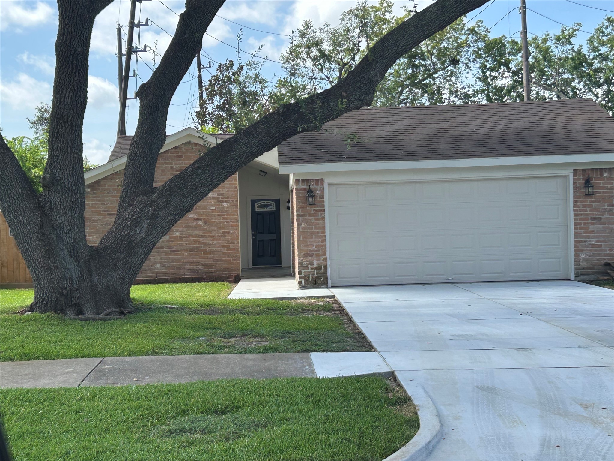 14207 Greenway Drive Property Photo 1