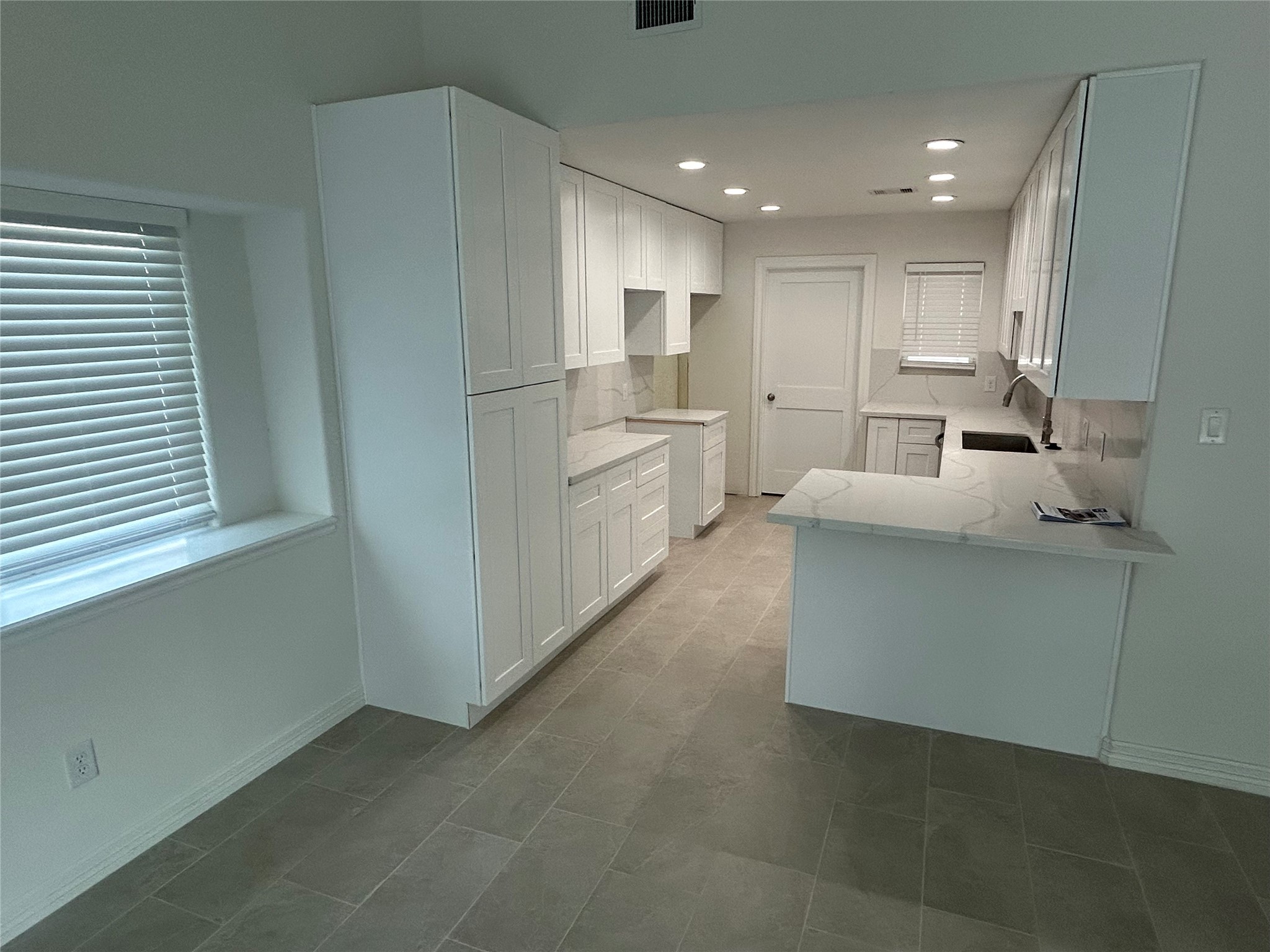 14207 Greenway Drive Property Photo 4