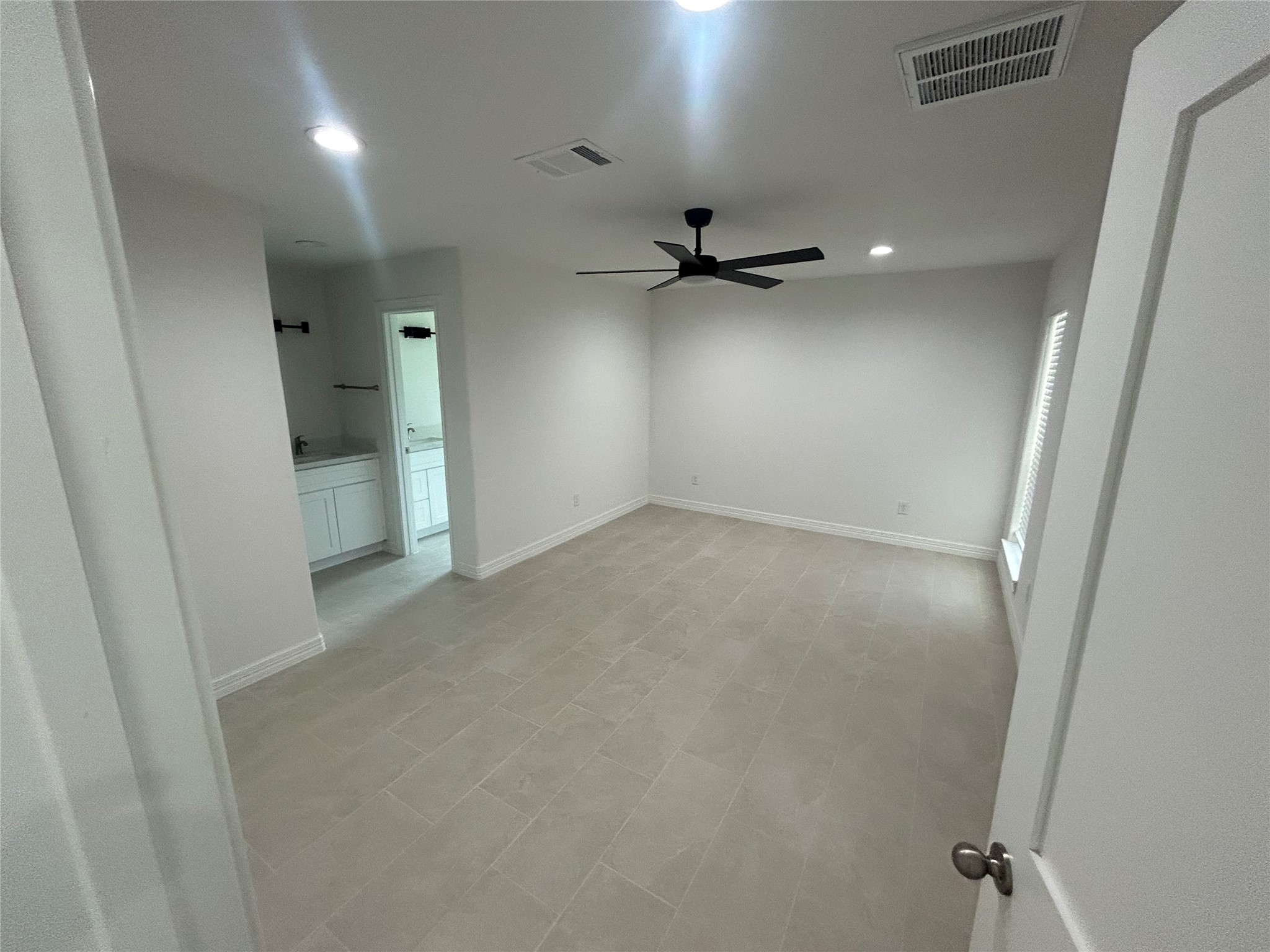 14207 Greenway Drive Property Photo 5