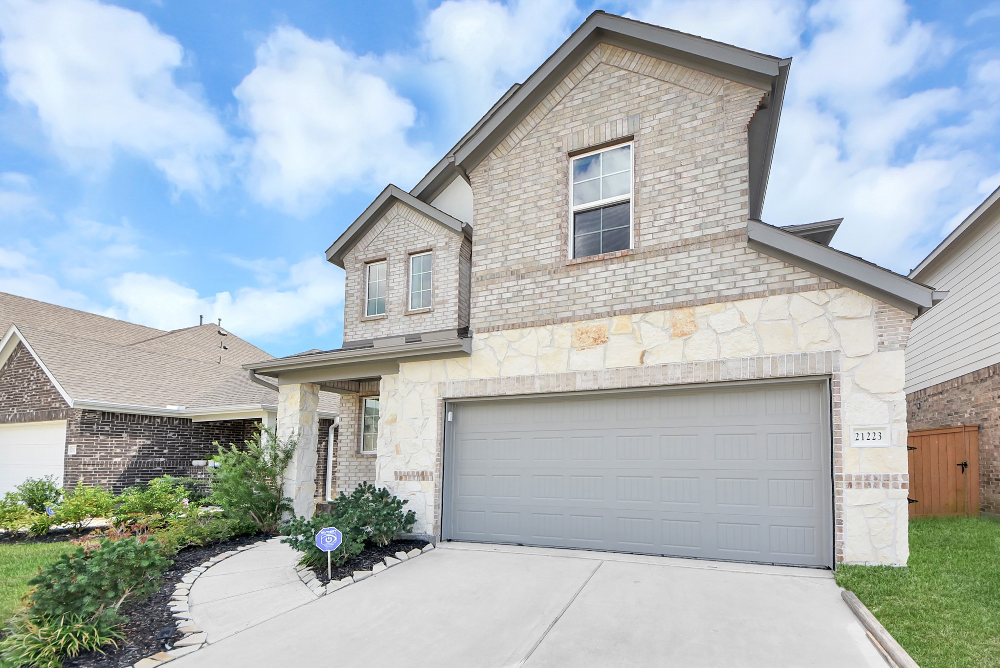 21223 Shore Bluff Drive Property Photo 3