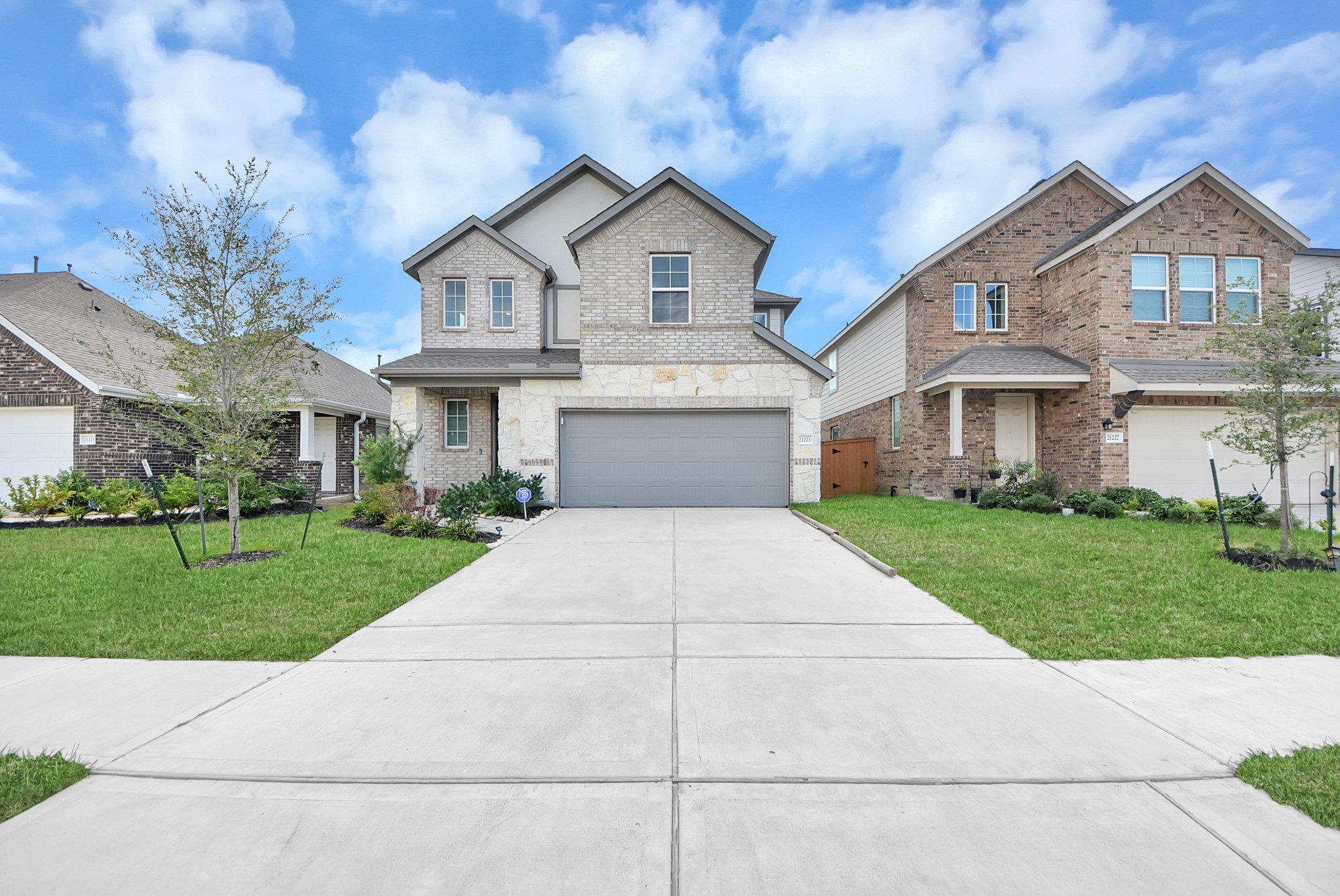 21223 Shore Bluff Drive Property Photo 4