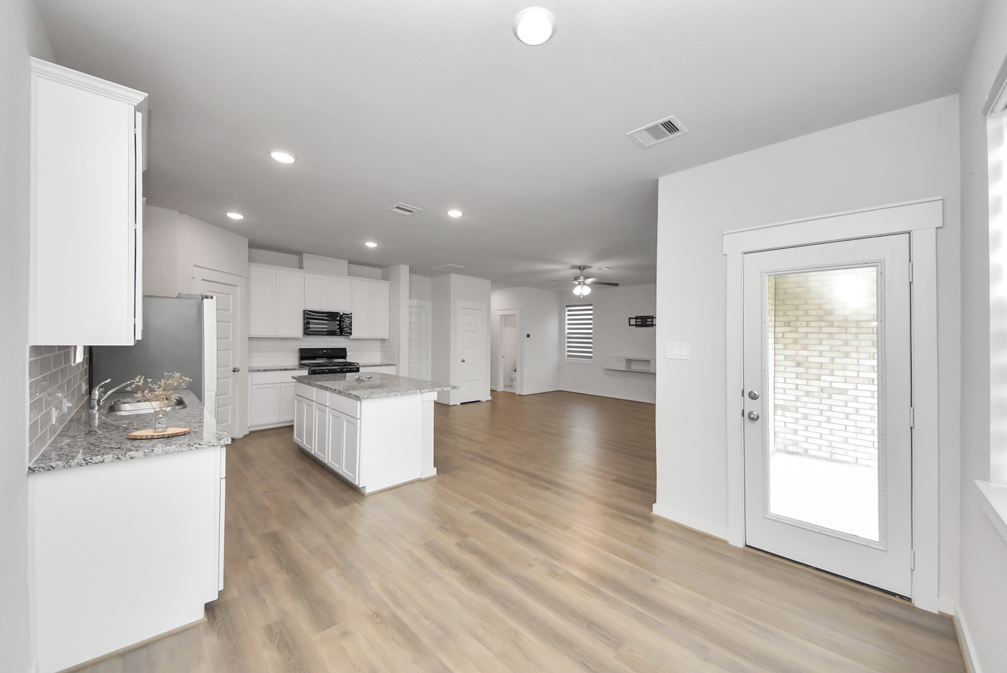 21223 Shore Bluff Drive Property Photo 17